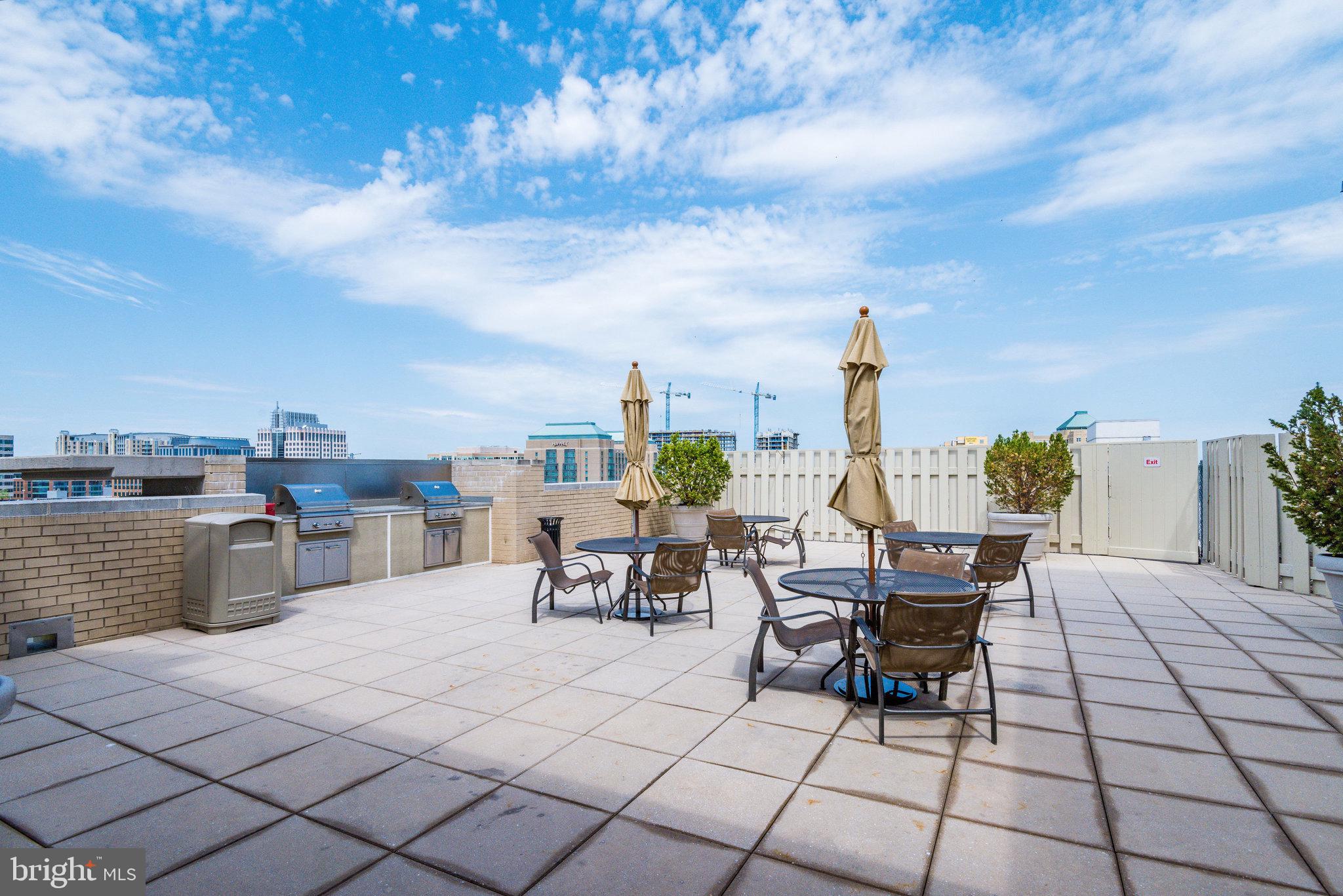 CARLTON HOUSE - Residential Lease