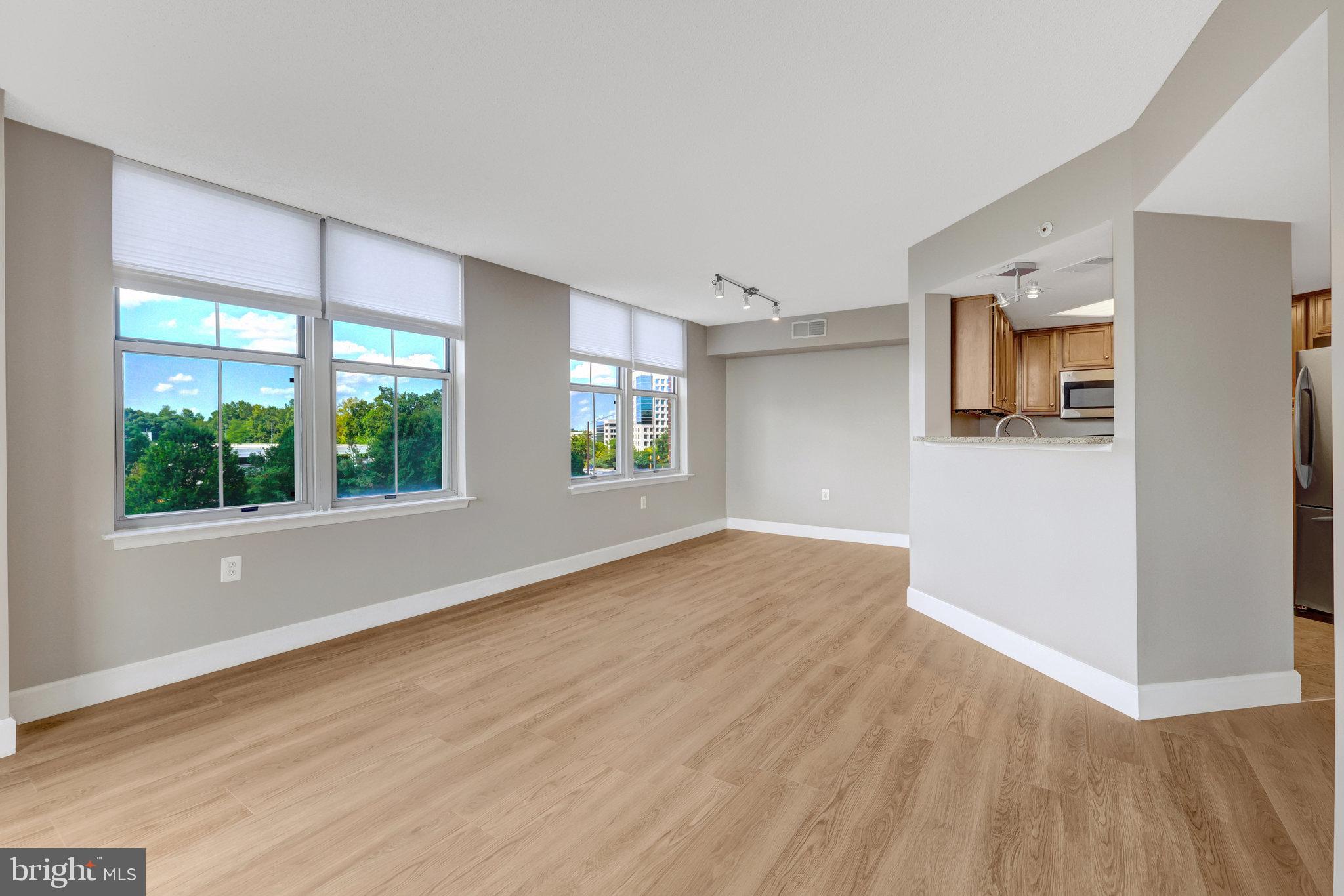 CARLTON HOUSE - Residential Lease