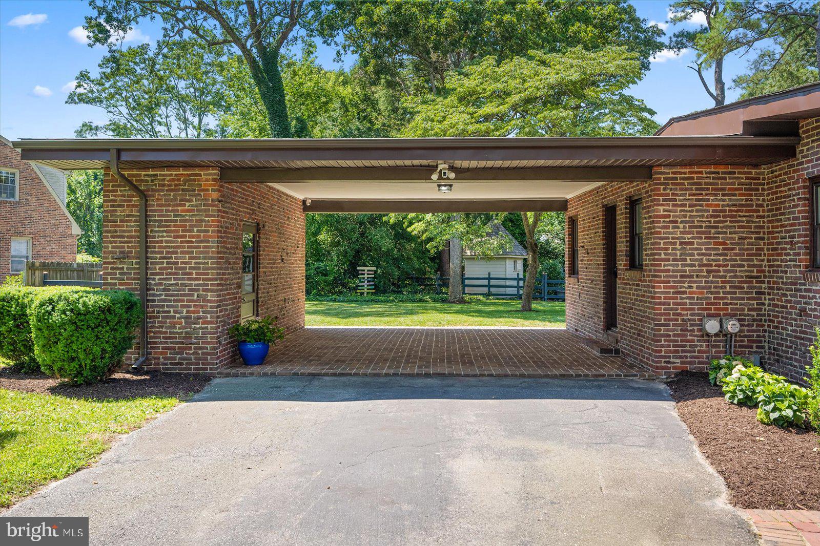 TONY TANK - Residential