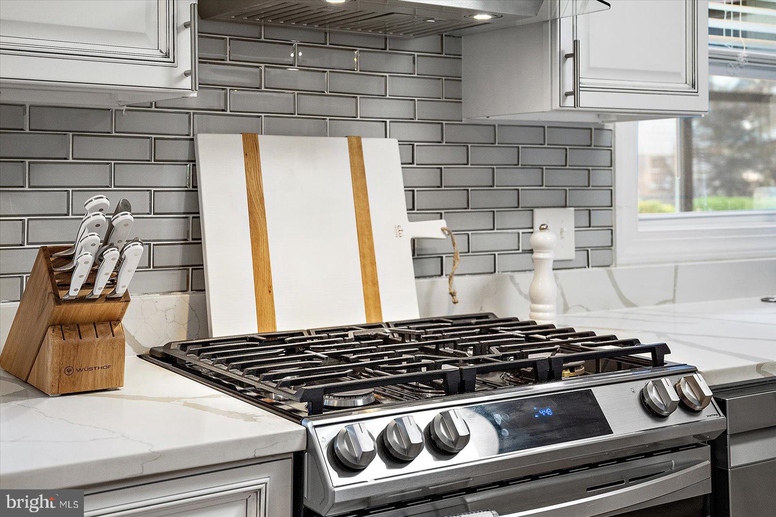 TONY TANK - Residential