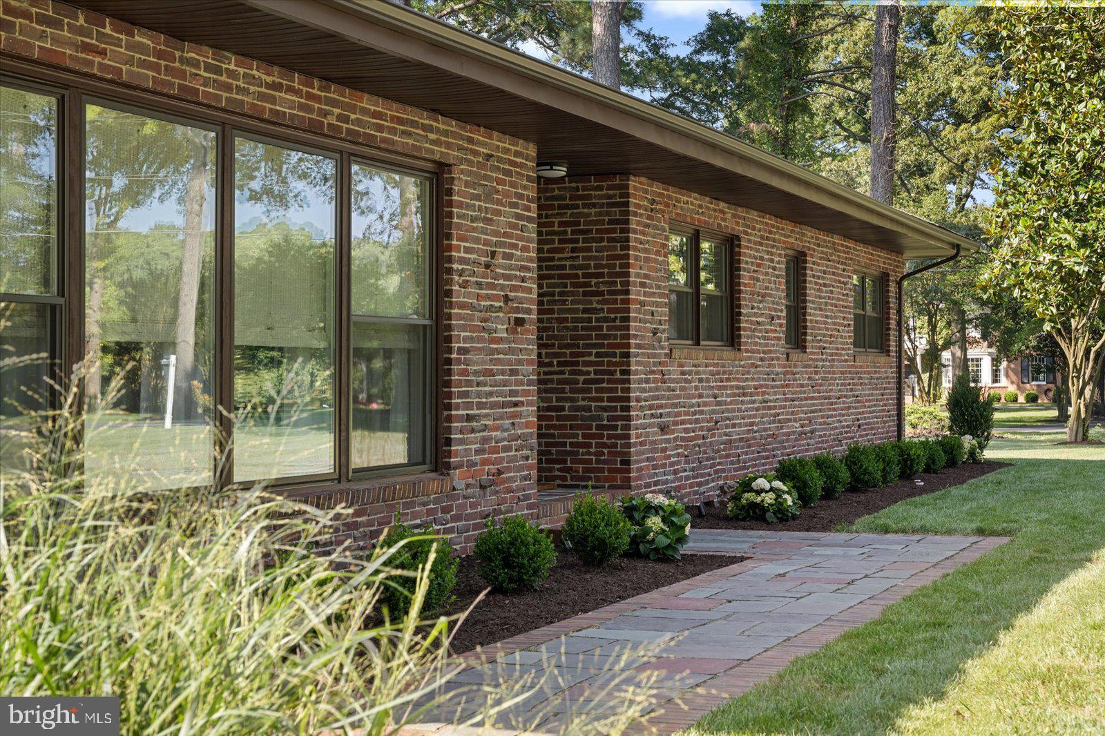 TONY TANK - Residential