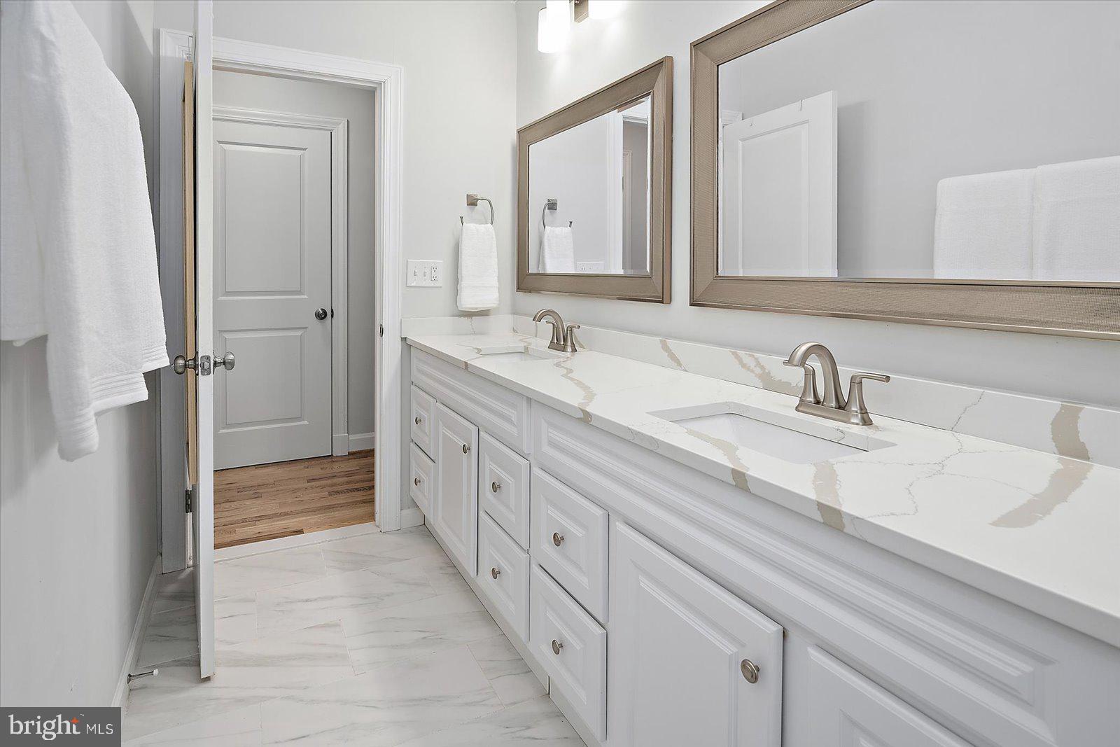 TONY TANK - Residential