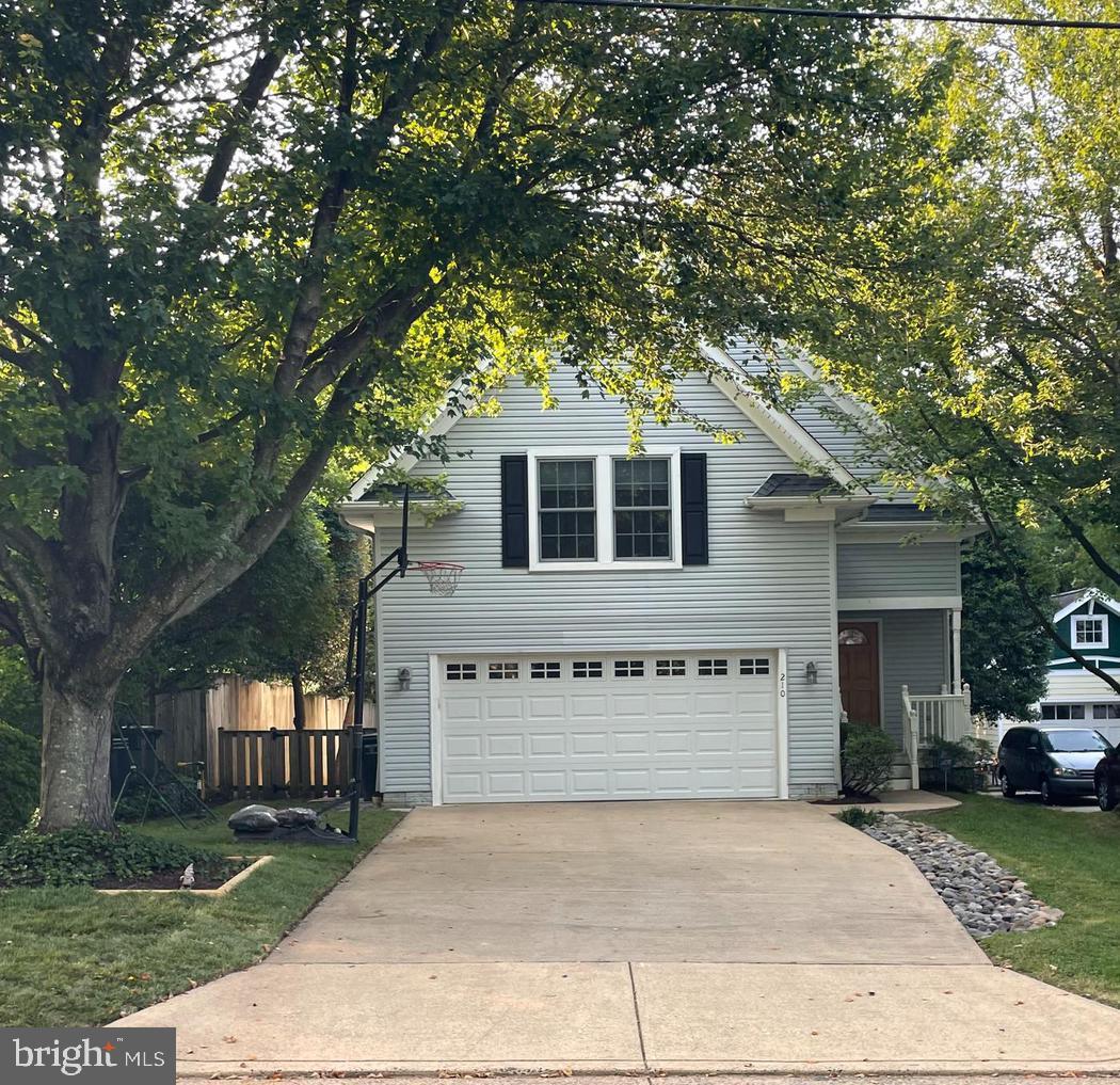 210 N OAK STREET