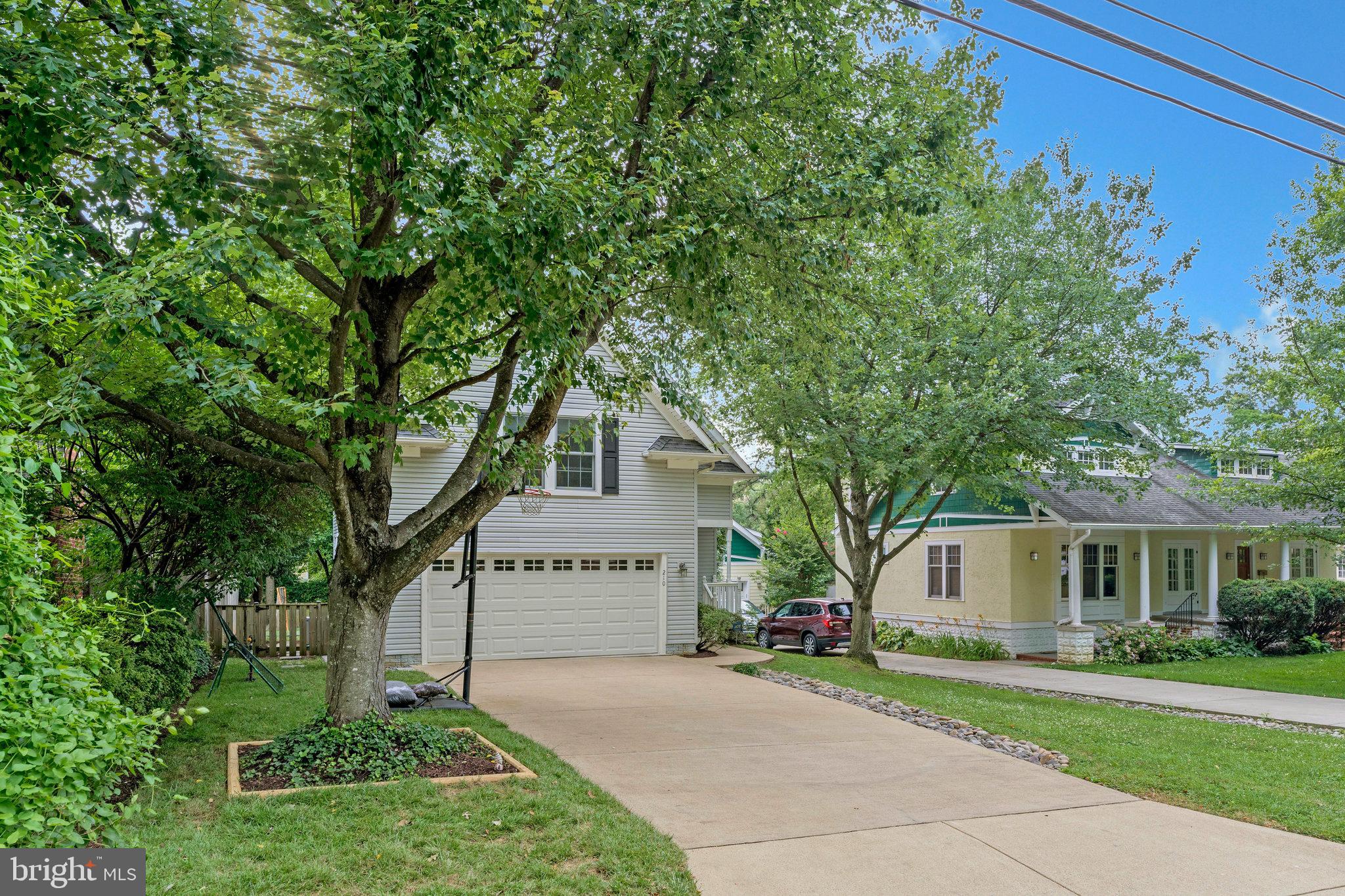 210 N OAK STREET