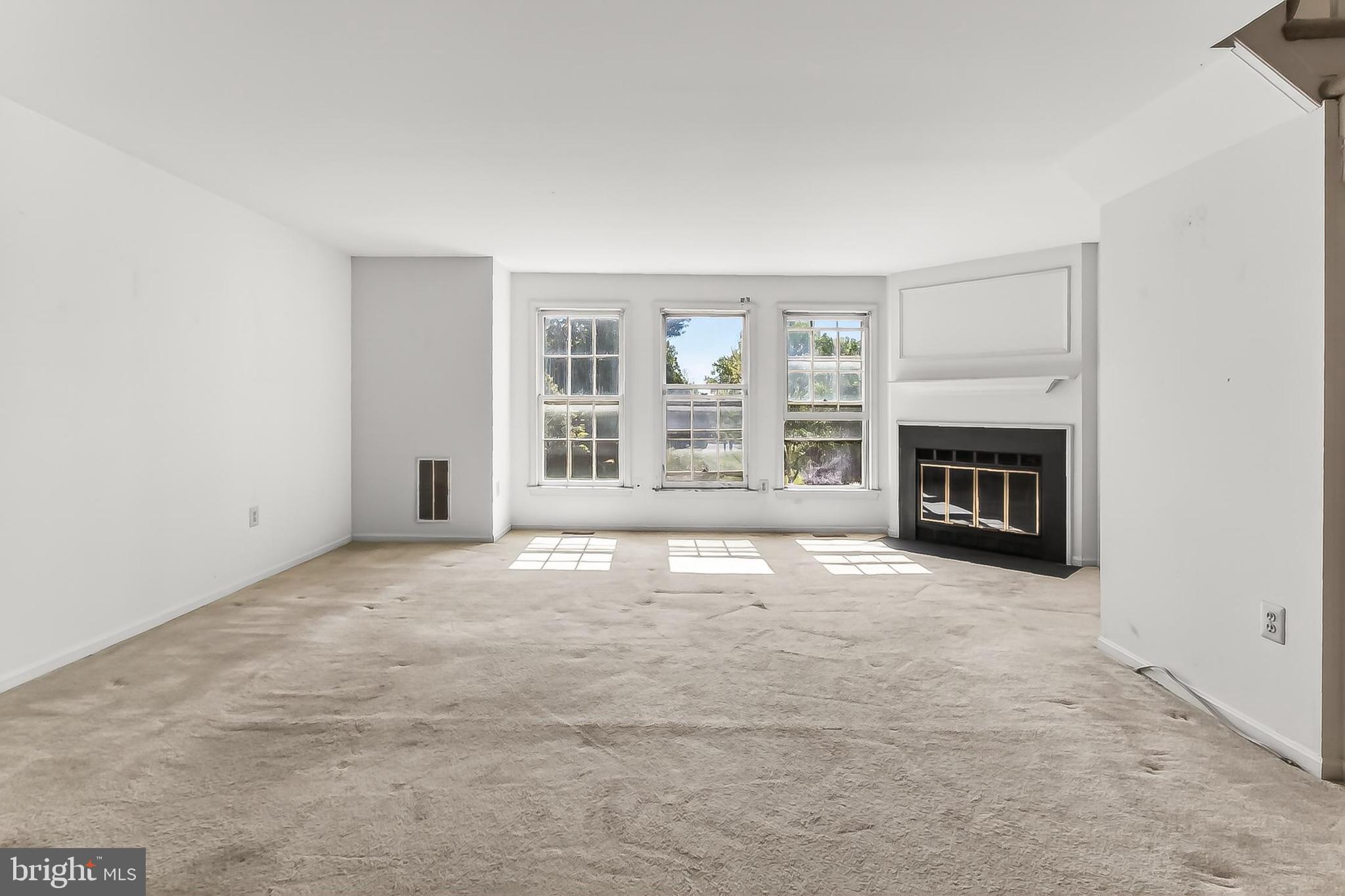 7403 HOUNDSBURY COURT