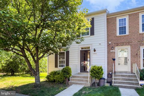 Photo of 7403 Houndsbury Court, ALEXANDRIA, VA 22315 (MLS # VAFX2308358)