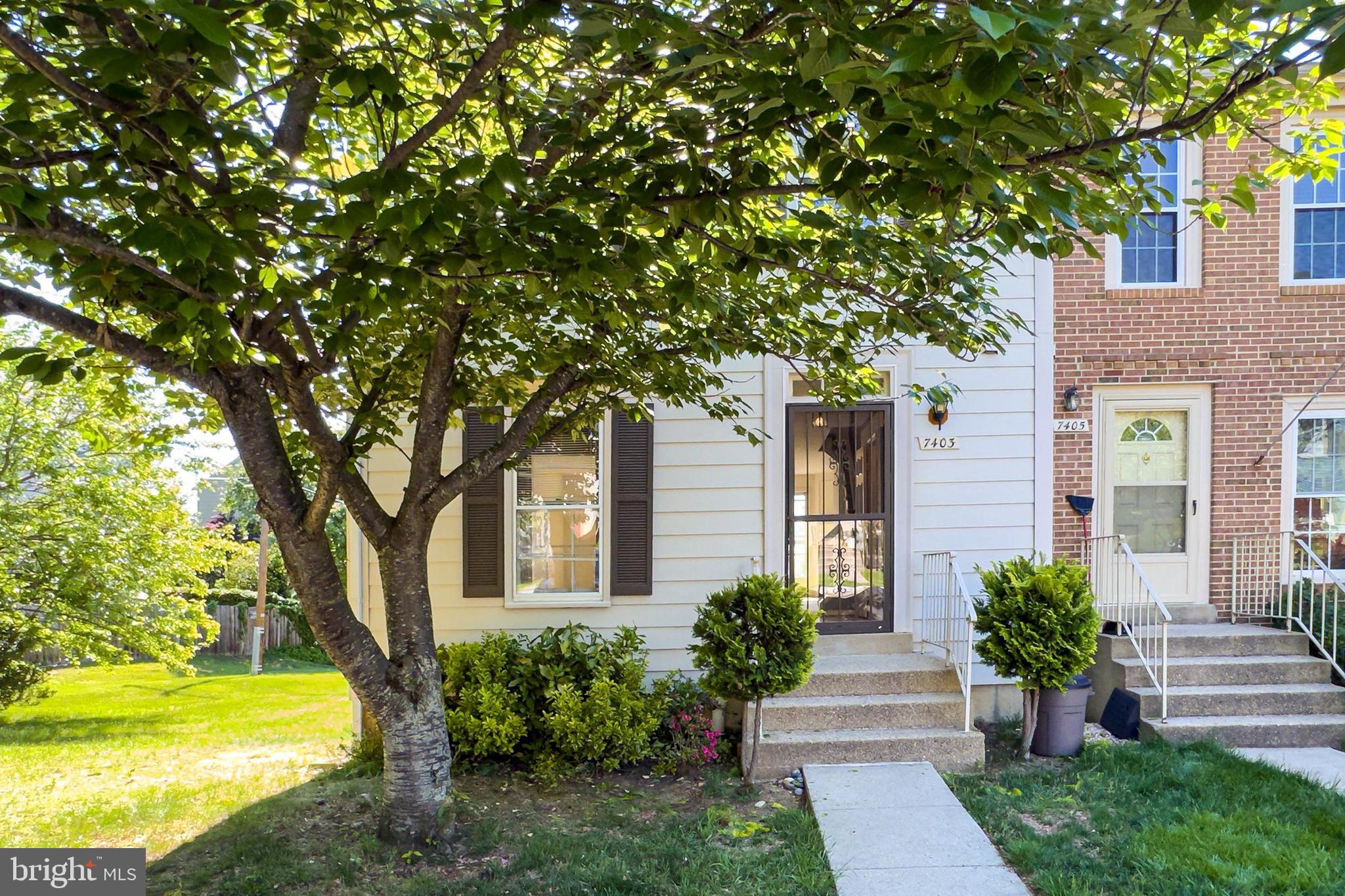 7403 HOUNDSBURY COURT