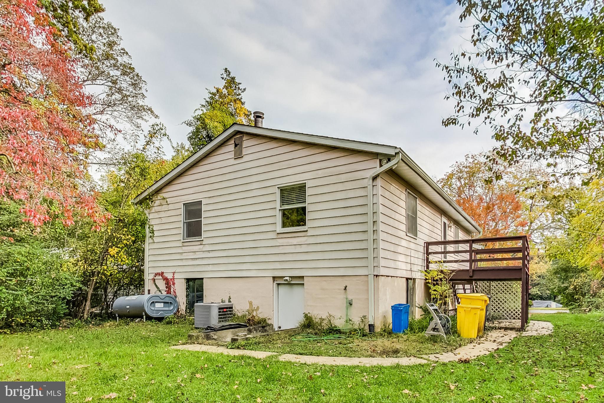 HILLSMERE ESTATES - Residential Lease