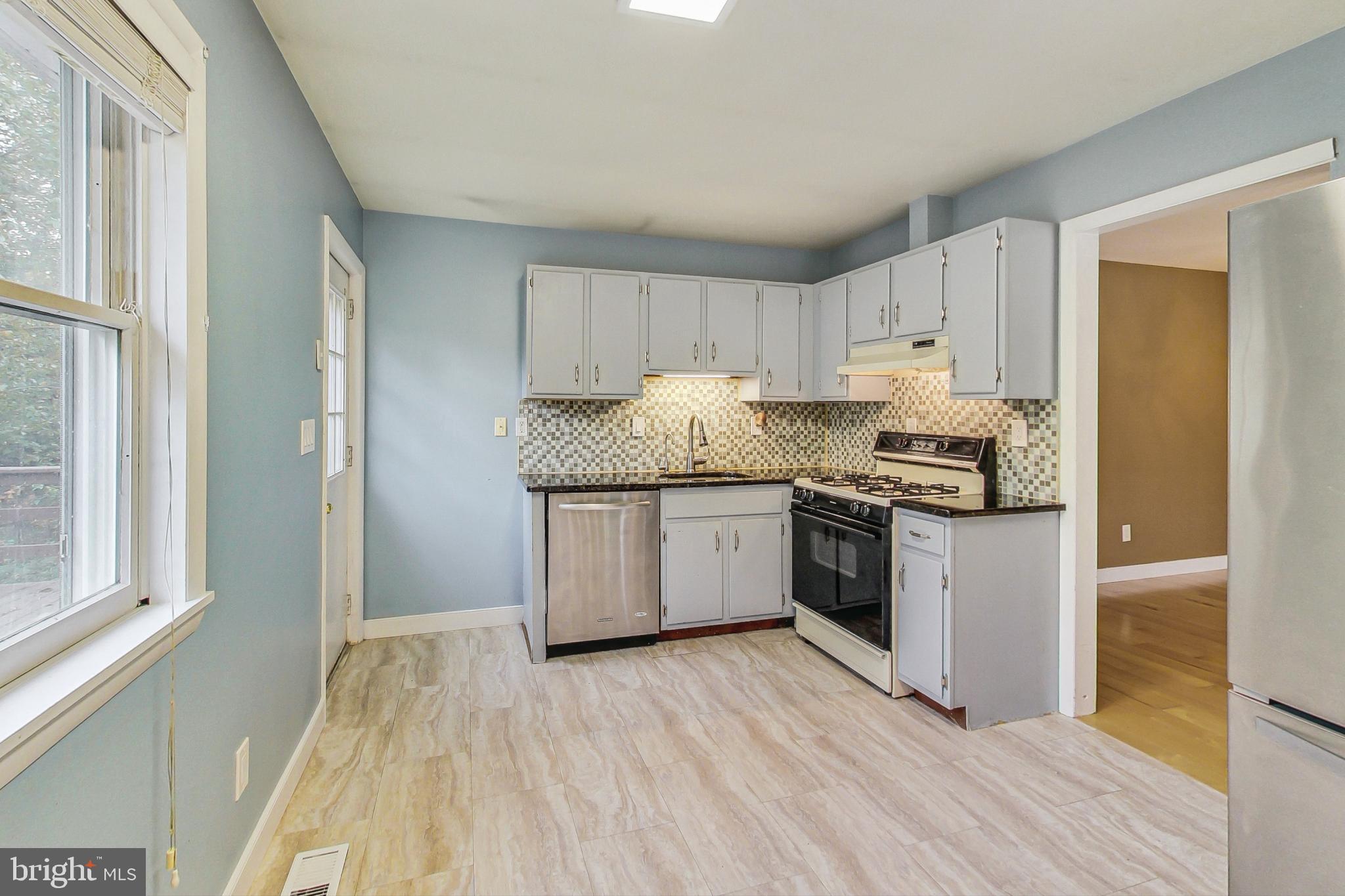 HILLSMERE ESTATES - Residential Lease