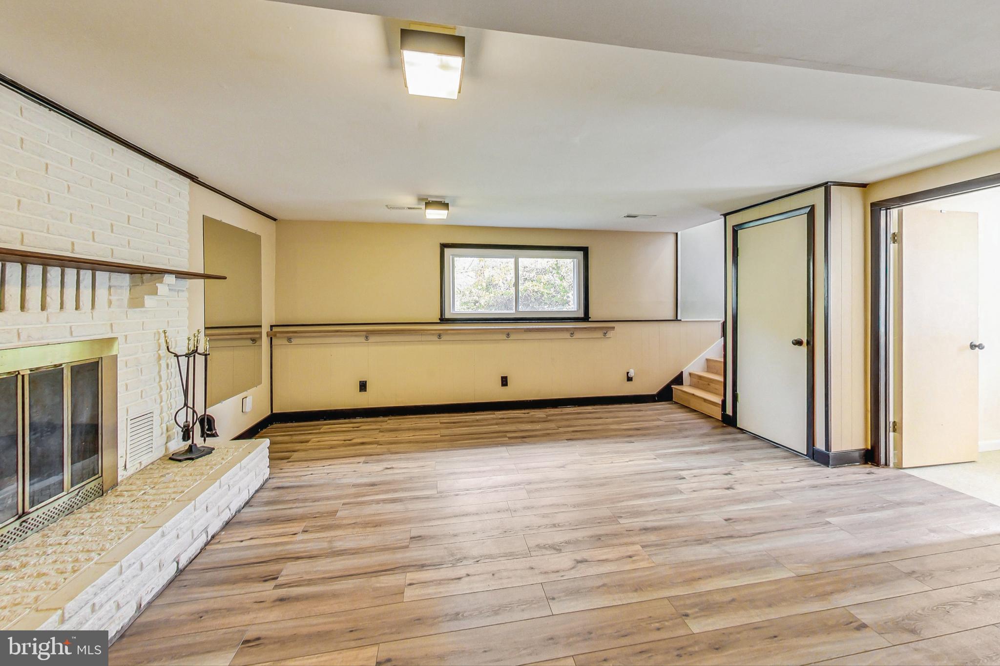 HILLSMERE ESTATES - Residential Lease