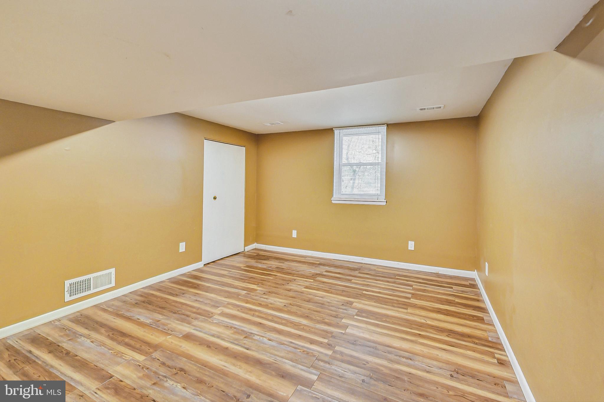 HILLSMERE ESTATES - Residential Lease