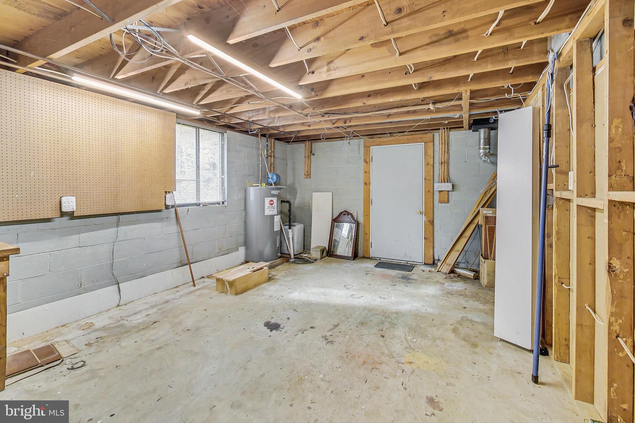 HILLSMERE ESTATES - Residential Lease