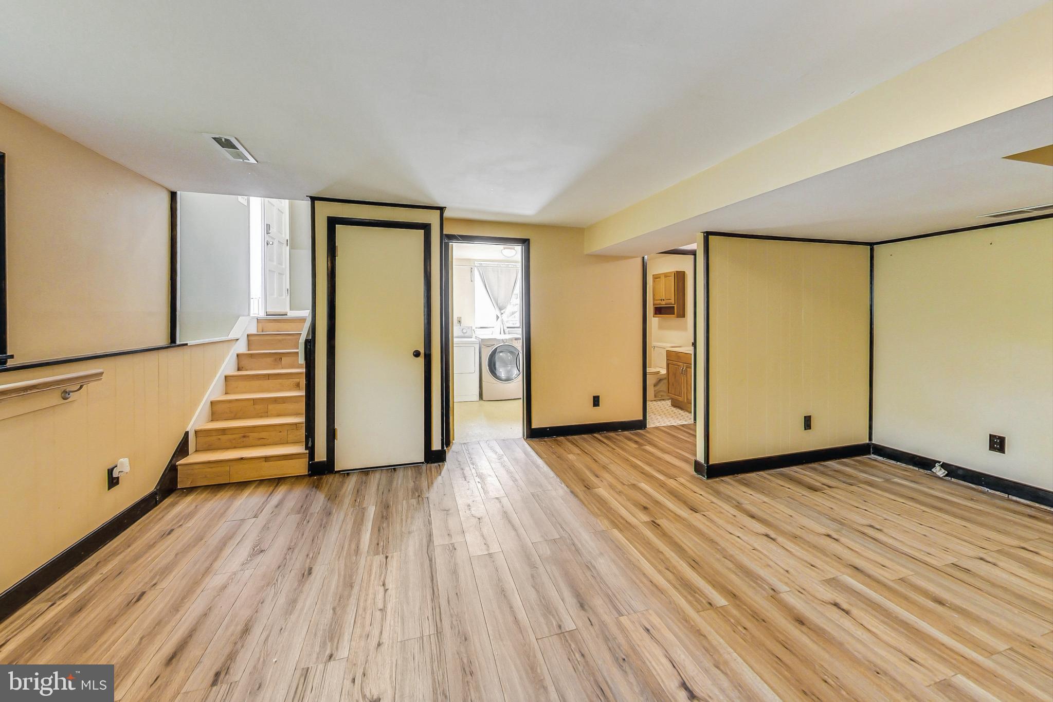 HILLSMERE ESTATES - Residential Lease