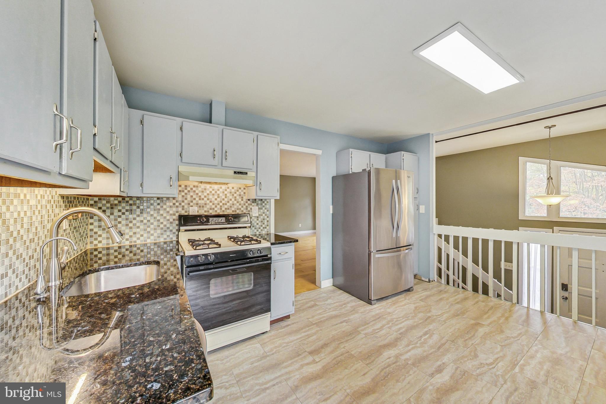 HILLSMERE ESTATES - Residential Lease