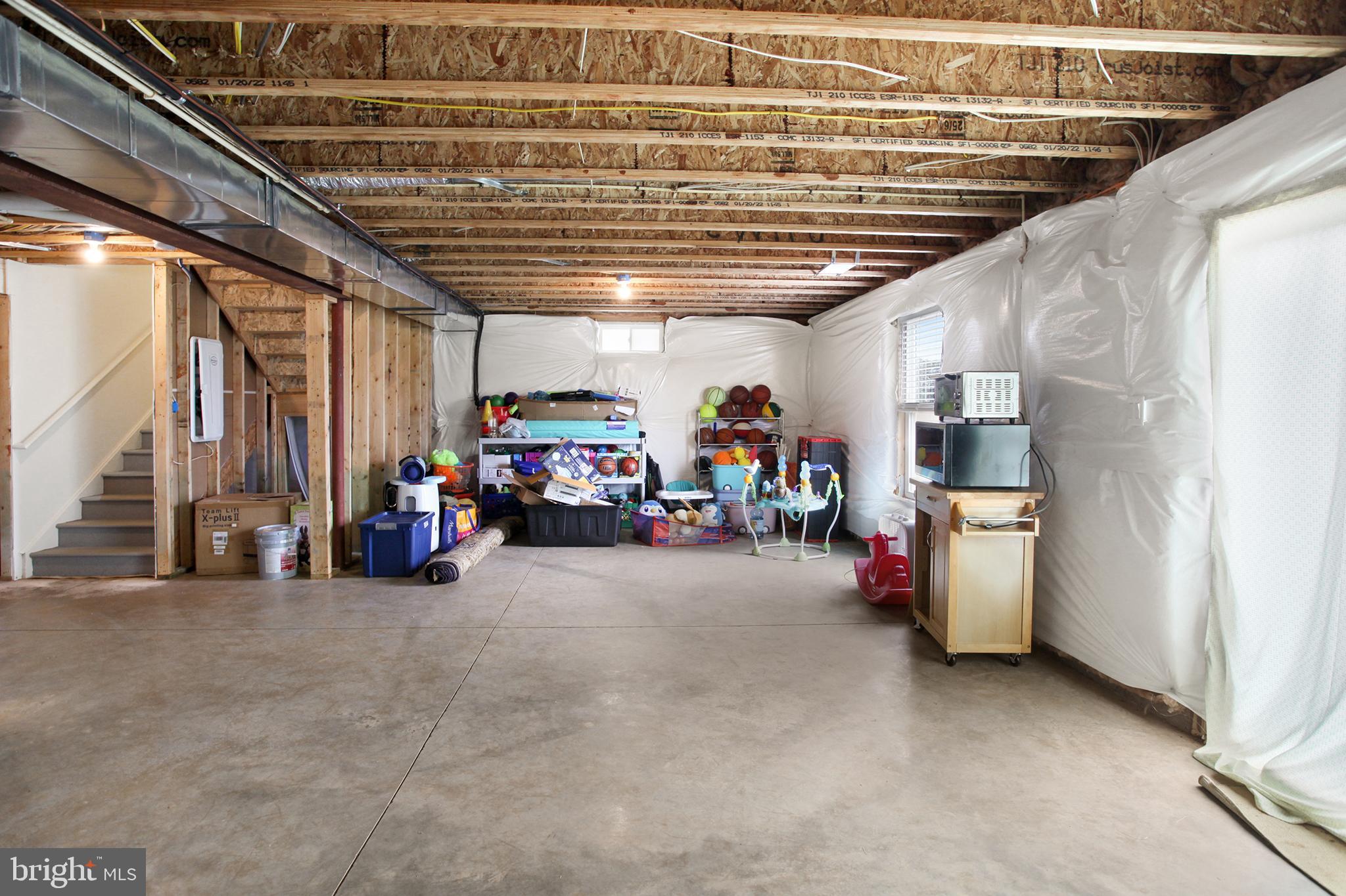 ROUND HILL MEADOWS - Residential