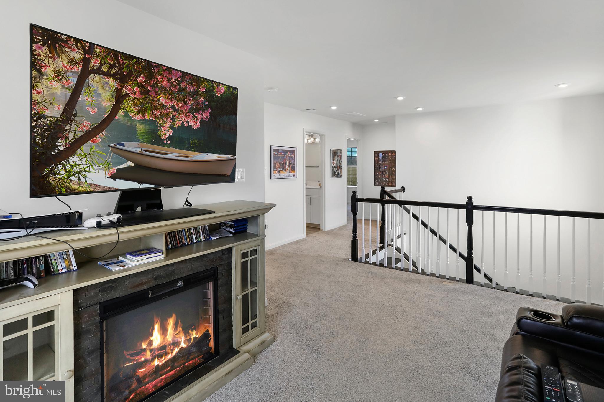 ROUND HILL MEADOWS - Residential