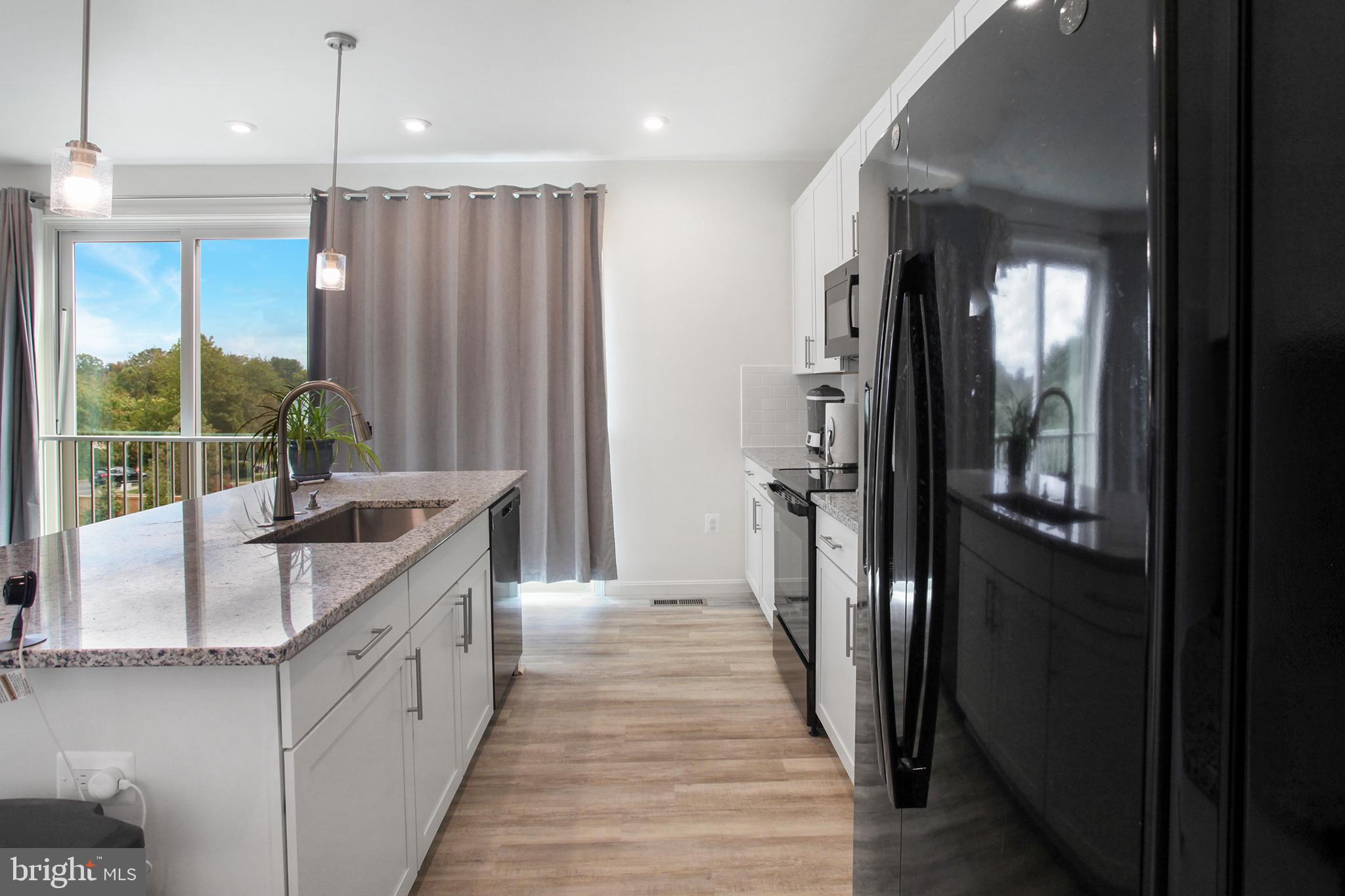 ROUND HILL MEADOWS - Residential