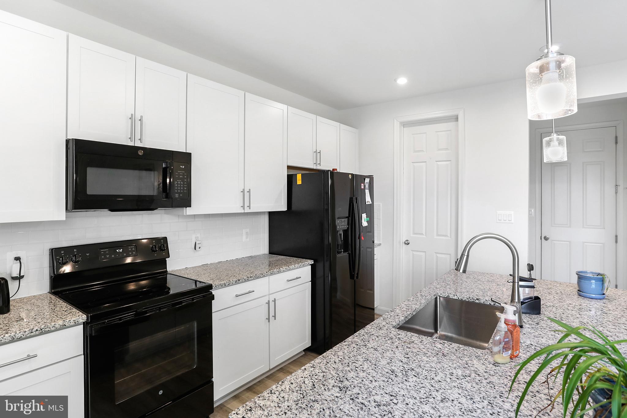 ROUND HILL MEADOWS - Residential