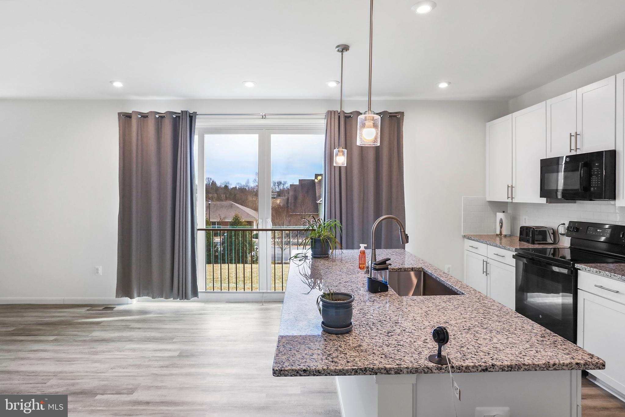 ROUND HILL MEADOWS - Residential