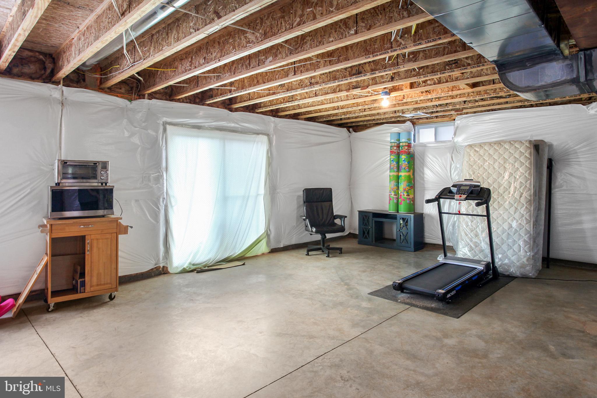 ROUND HILL MEADOWS - Residential