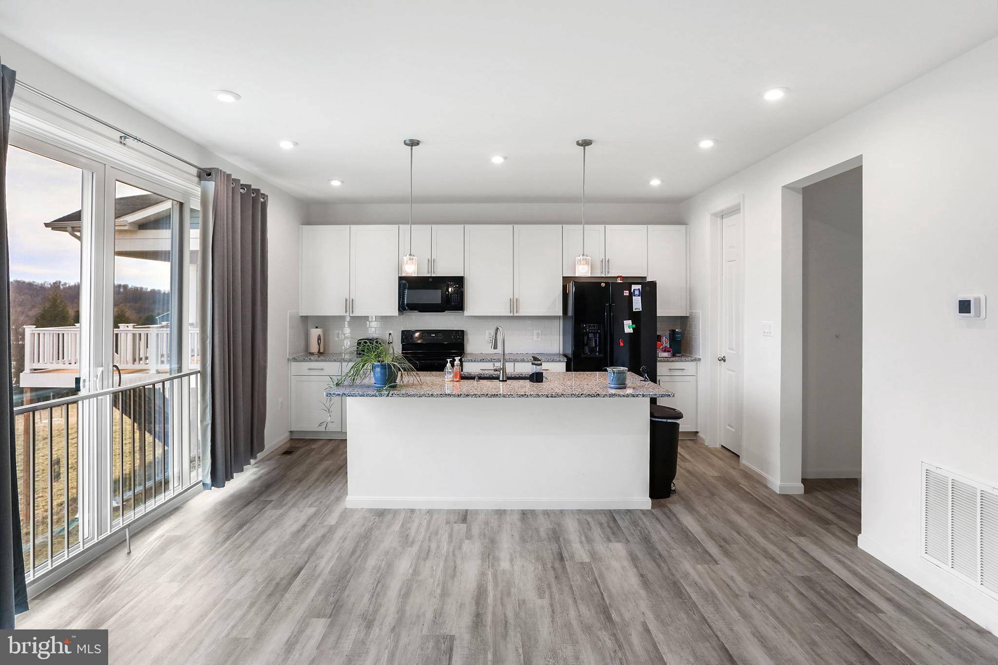 ROUND HILL MEADOWS - Residential