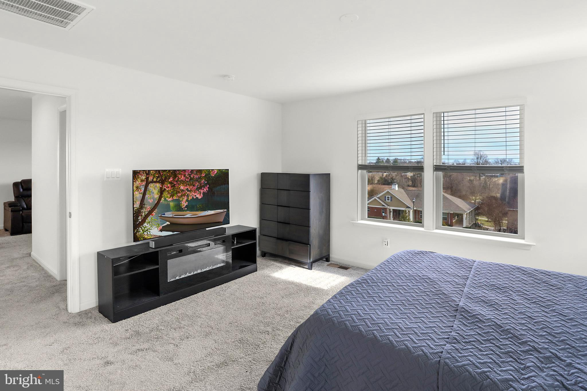 ROUND HILL MEADOWS - Residential