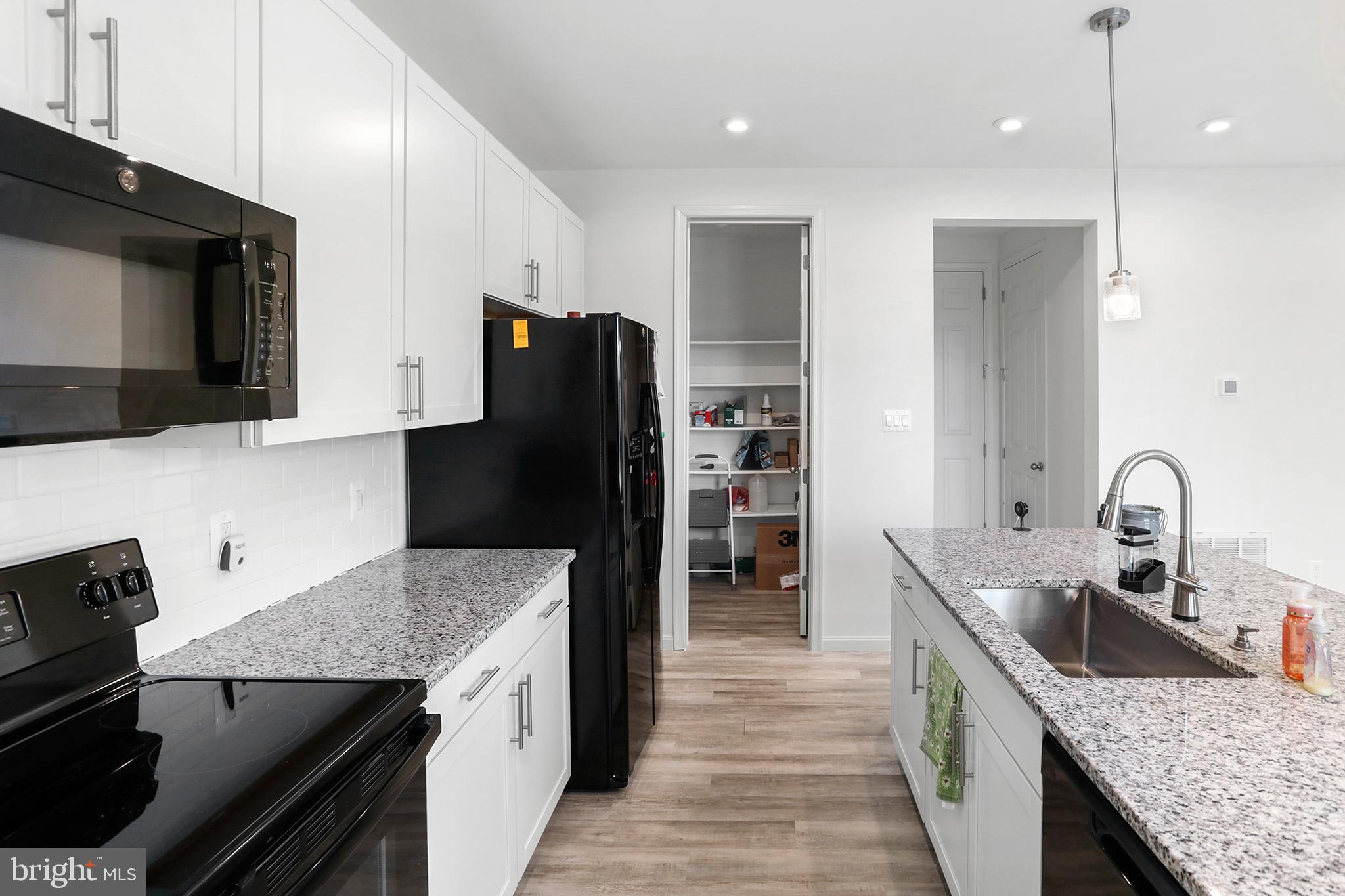 ROUND HILL MEADOWS - Residential