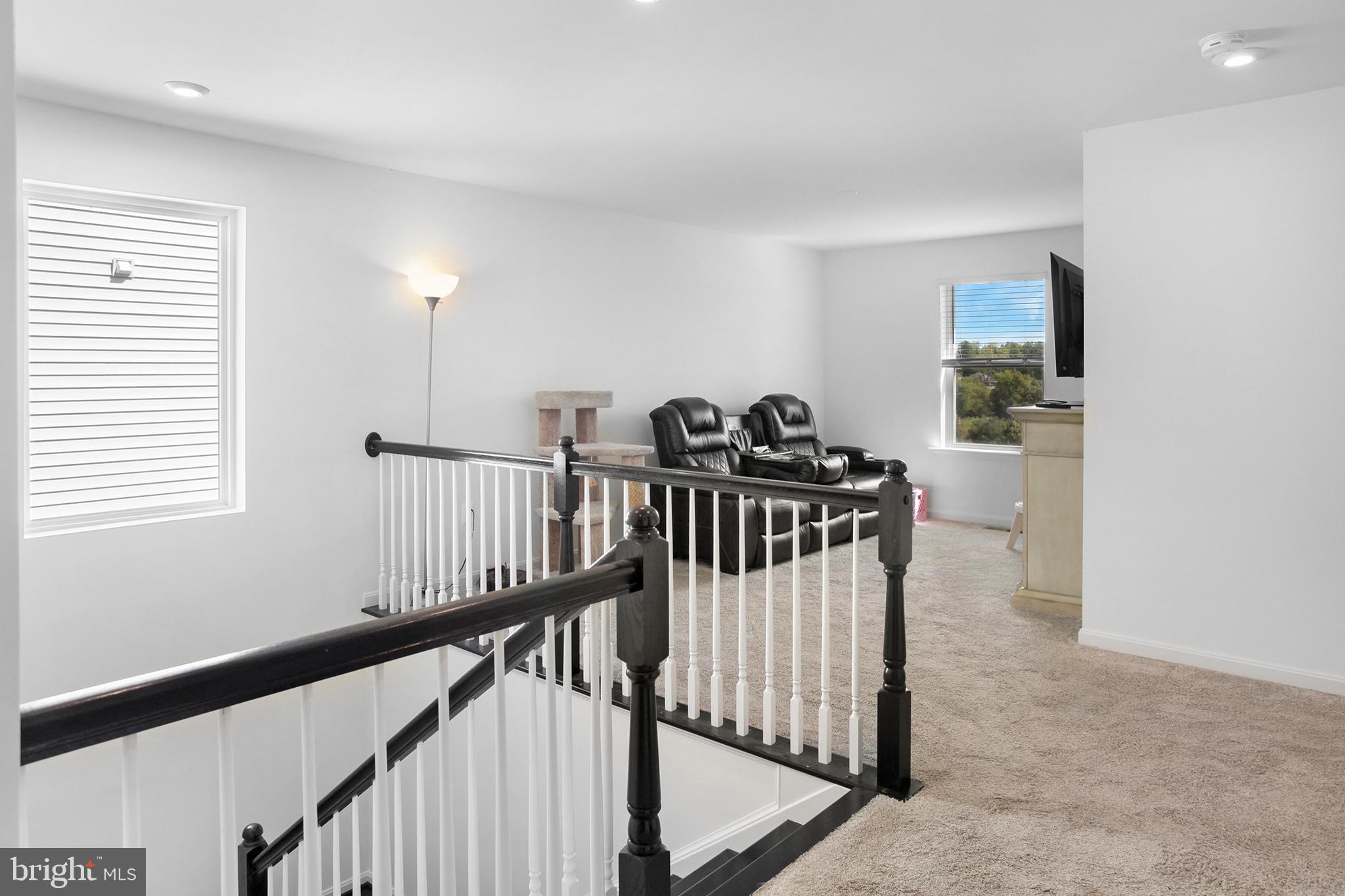 ROUND HILL MEADOWS - Residential