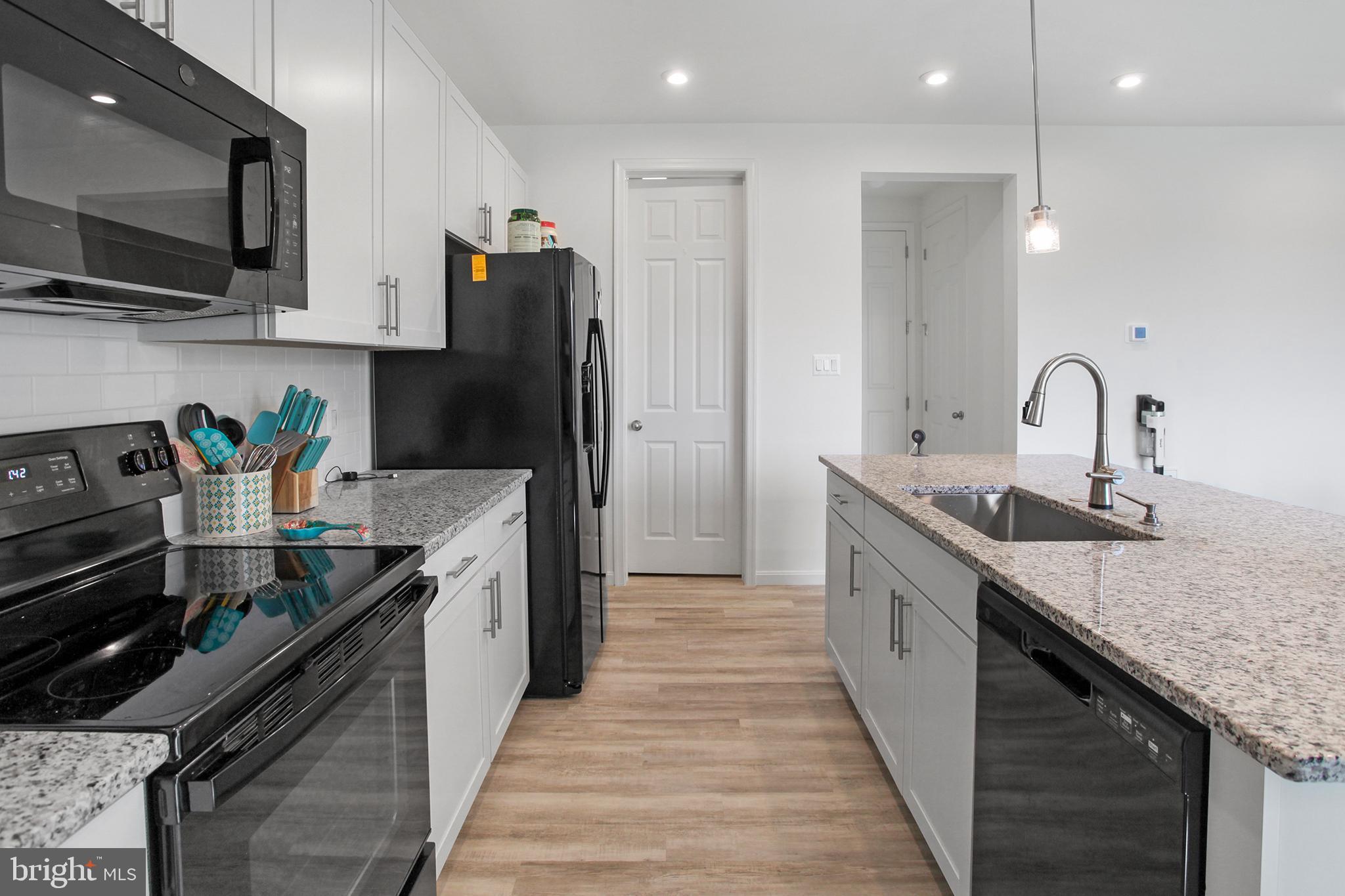 ROUND HILL MEADOWS - Residential