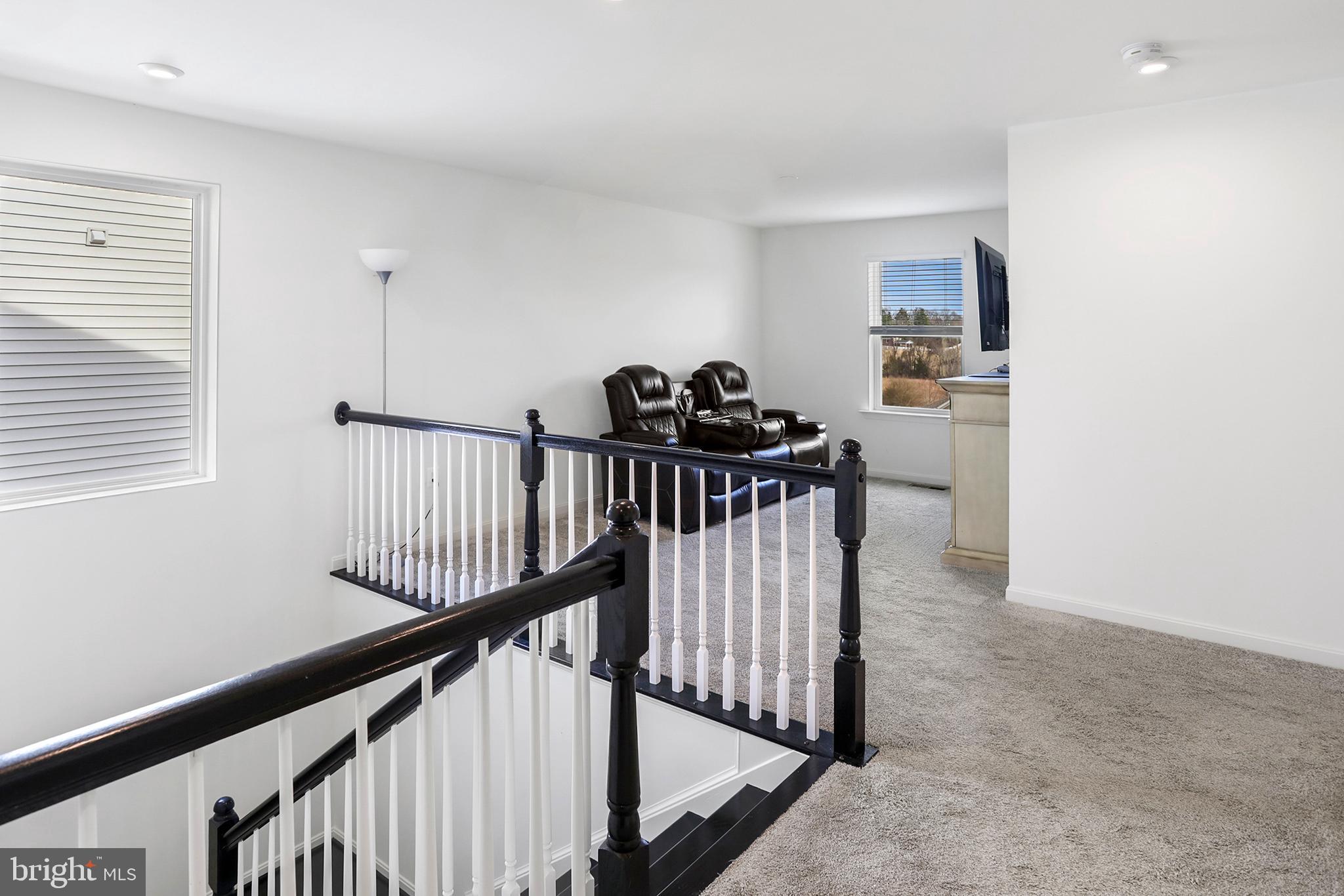 ROUND HILL MEADOWS - Residential