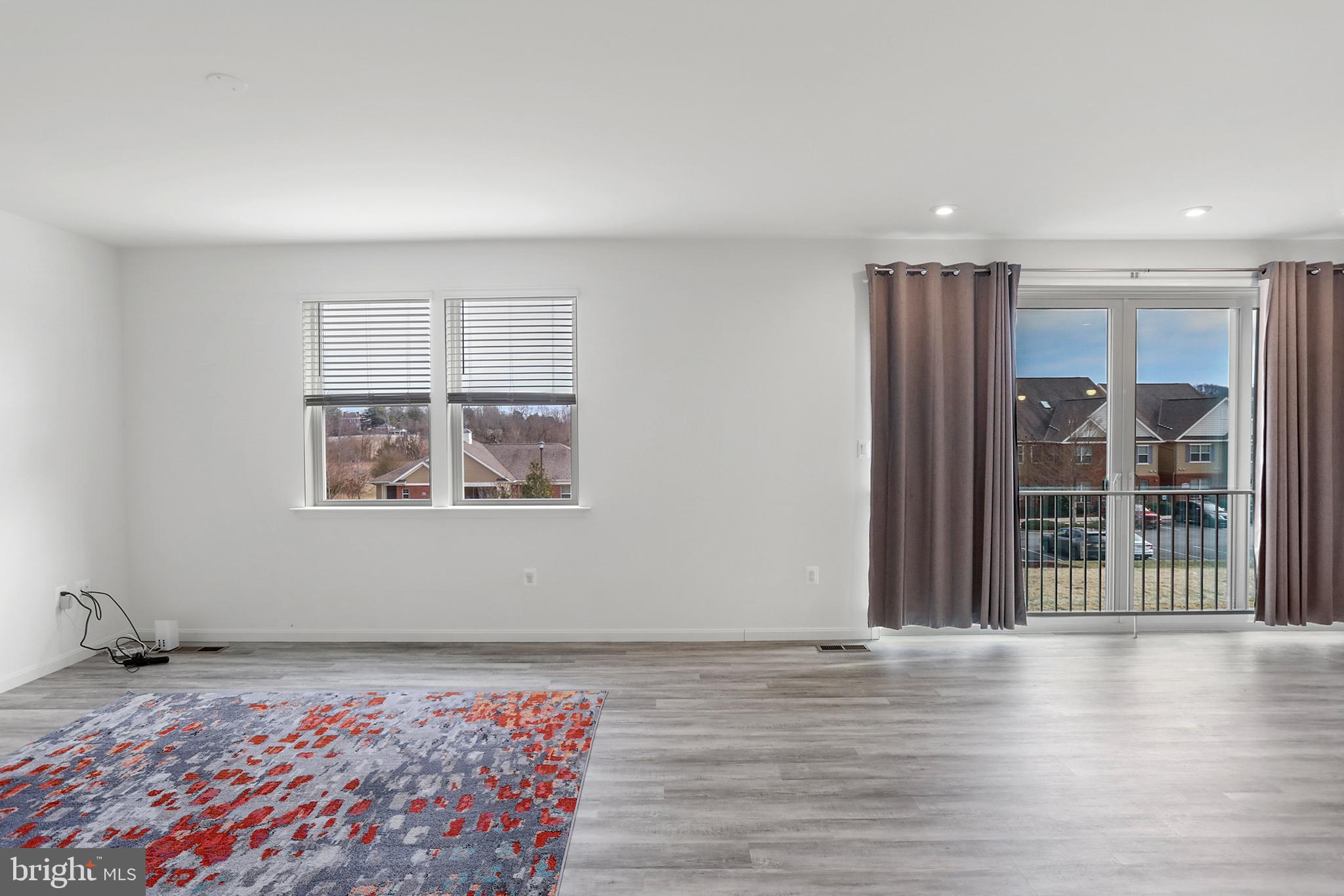 ROUND HILL MEADOWS - Residential