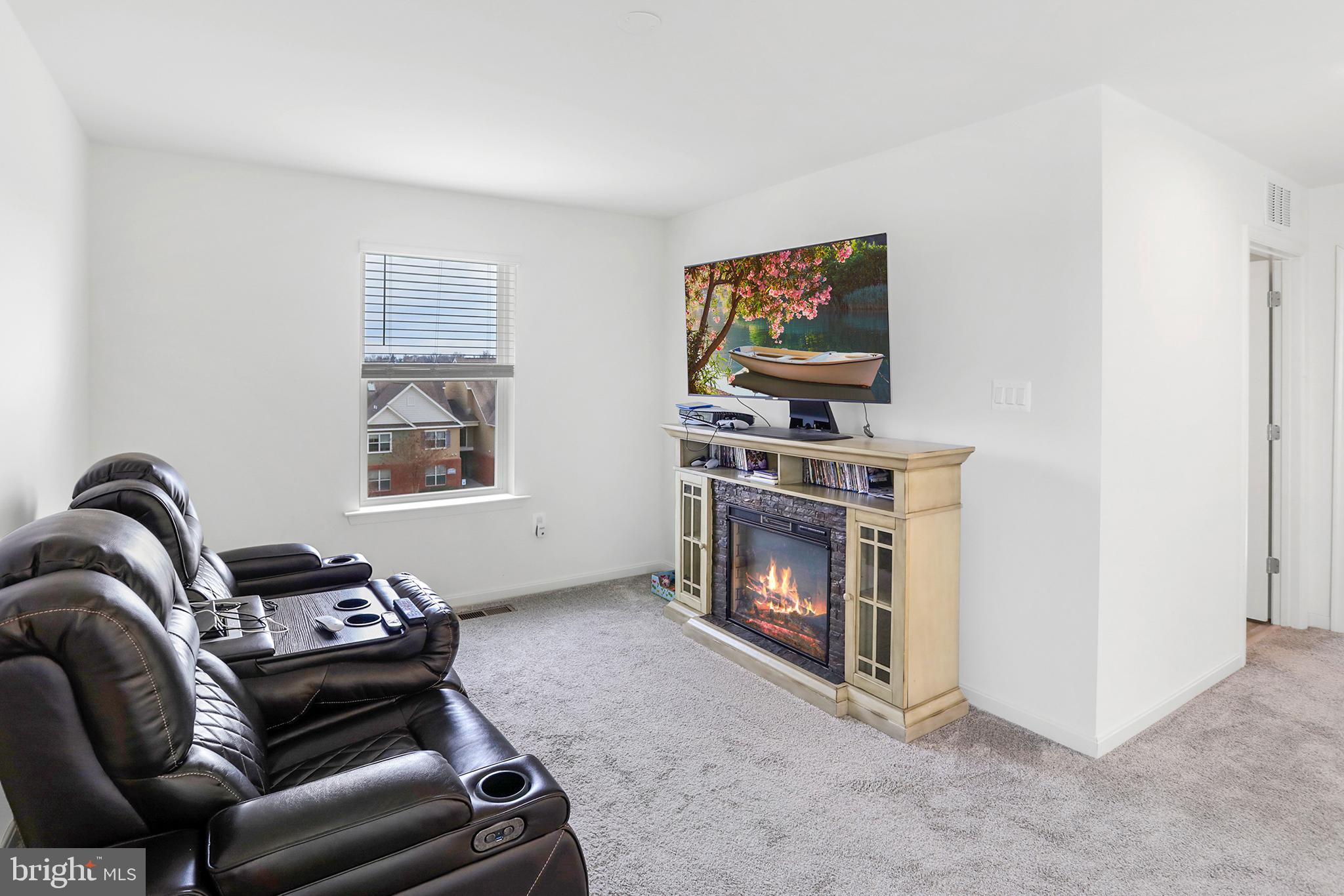 ROUND HILL MEADOWS - Residential