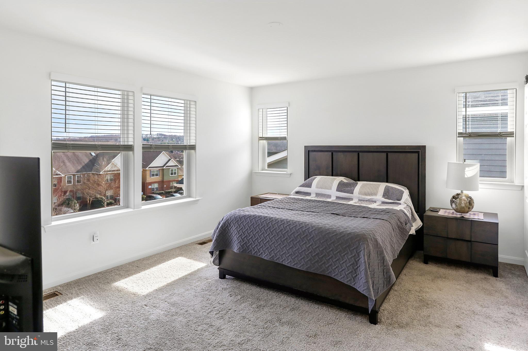 ROUND HILL MEADOWS - Residential