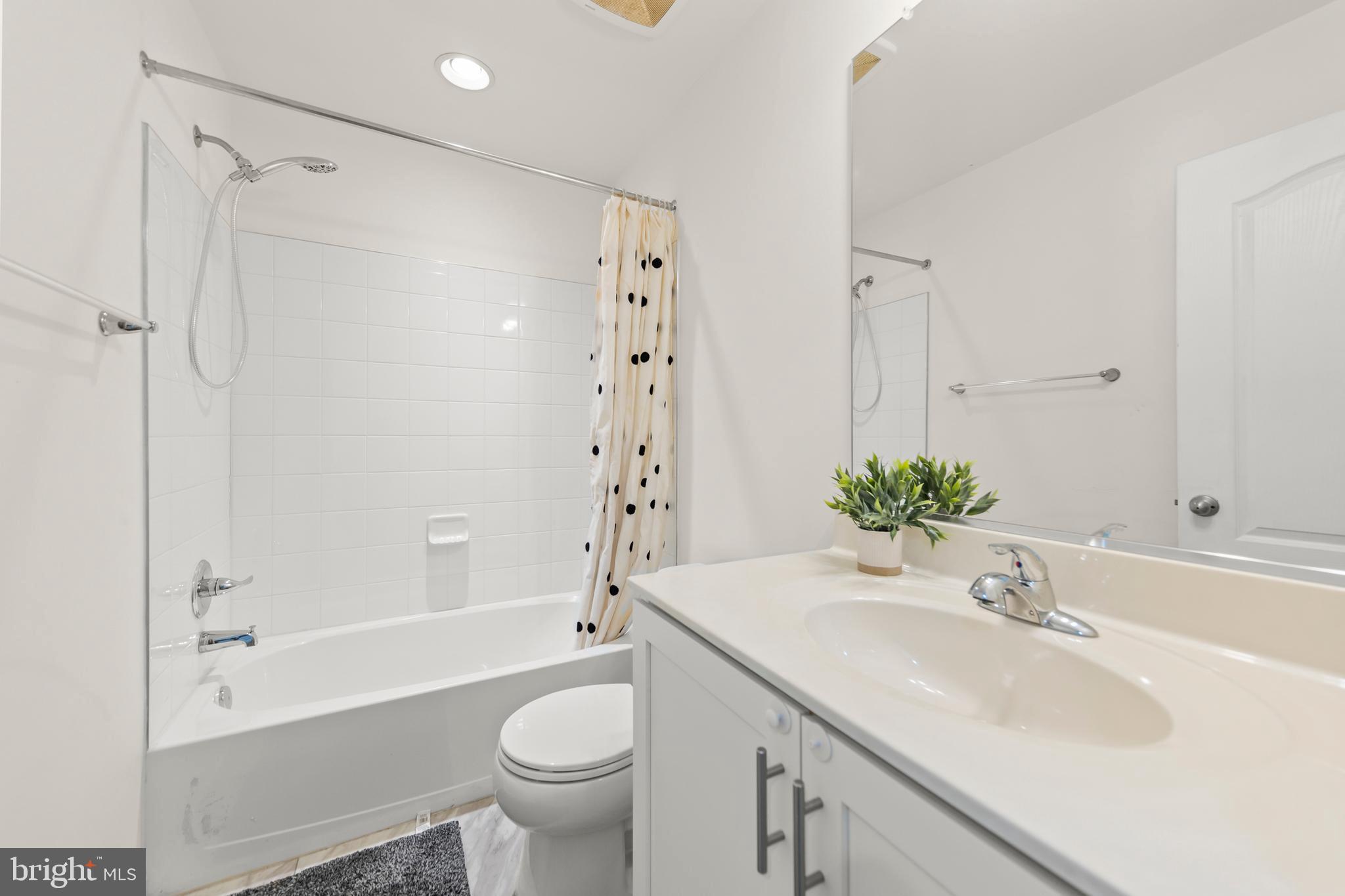 TOWNES AT TATE MANOR - Residential