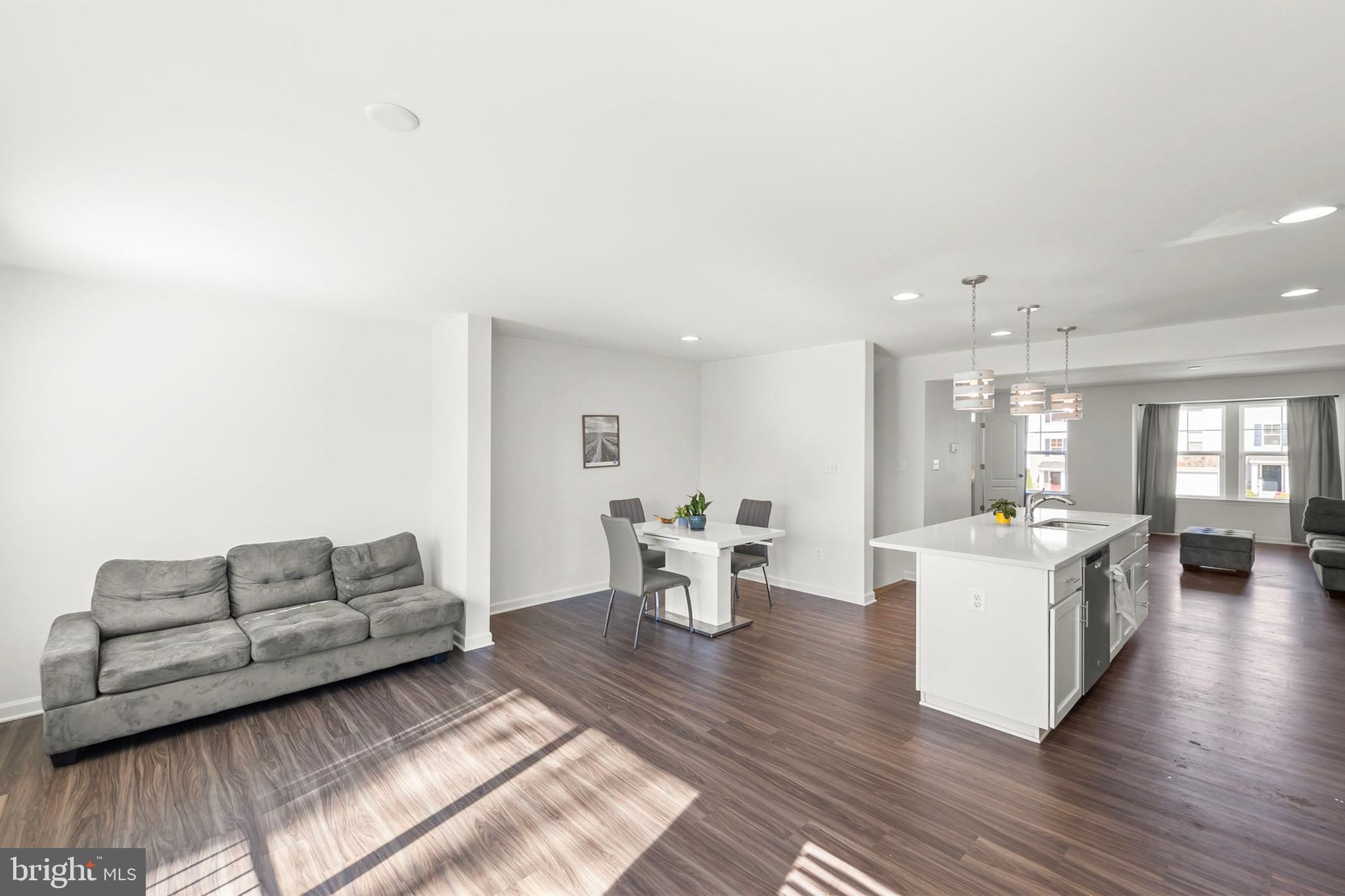 TOWNES AT TATE MANOR - Residential