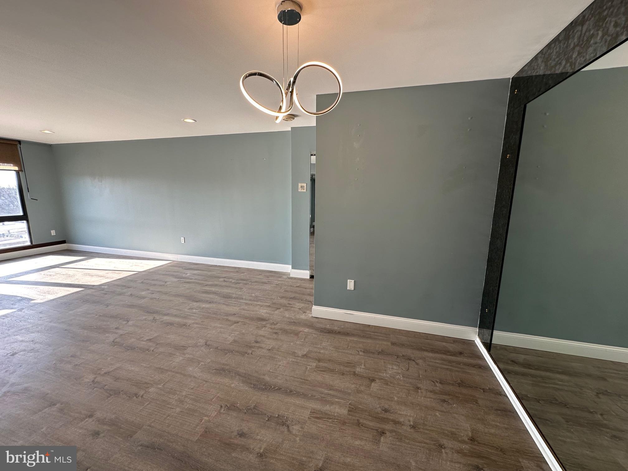 7600 E ROOSEVELT BOULEVARD 810