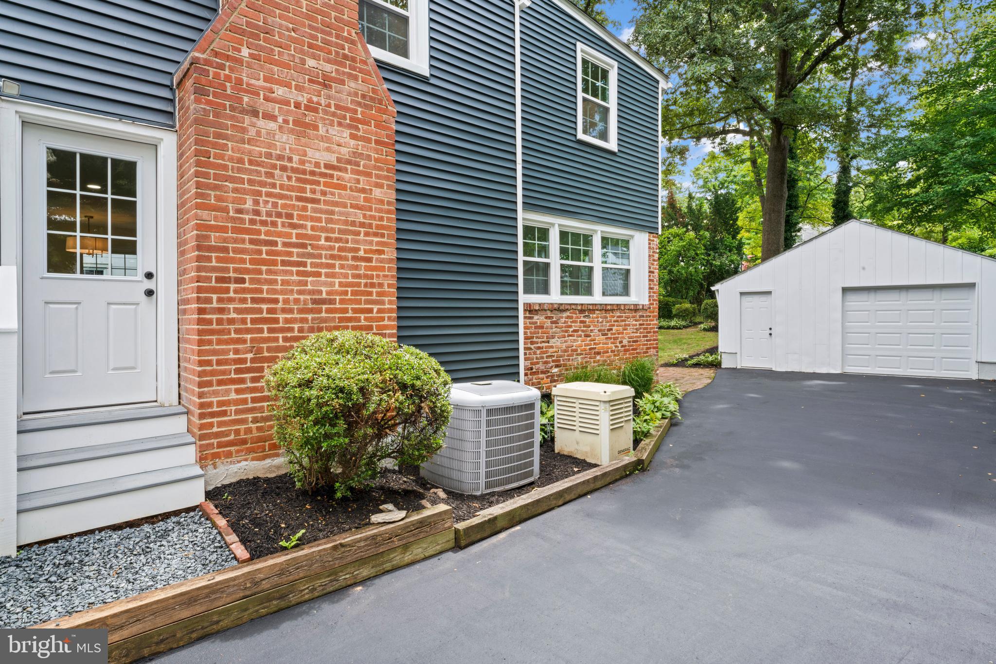 WOODMOOR - Residential