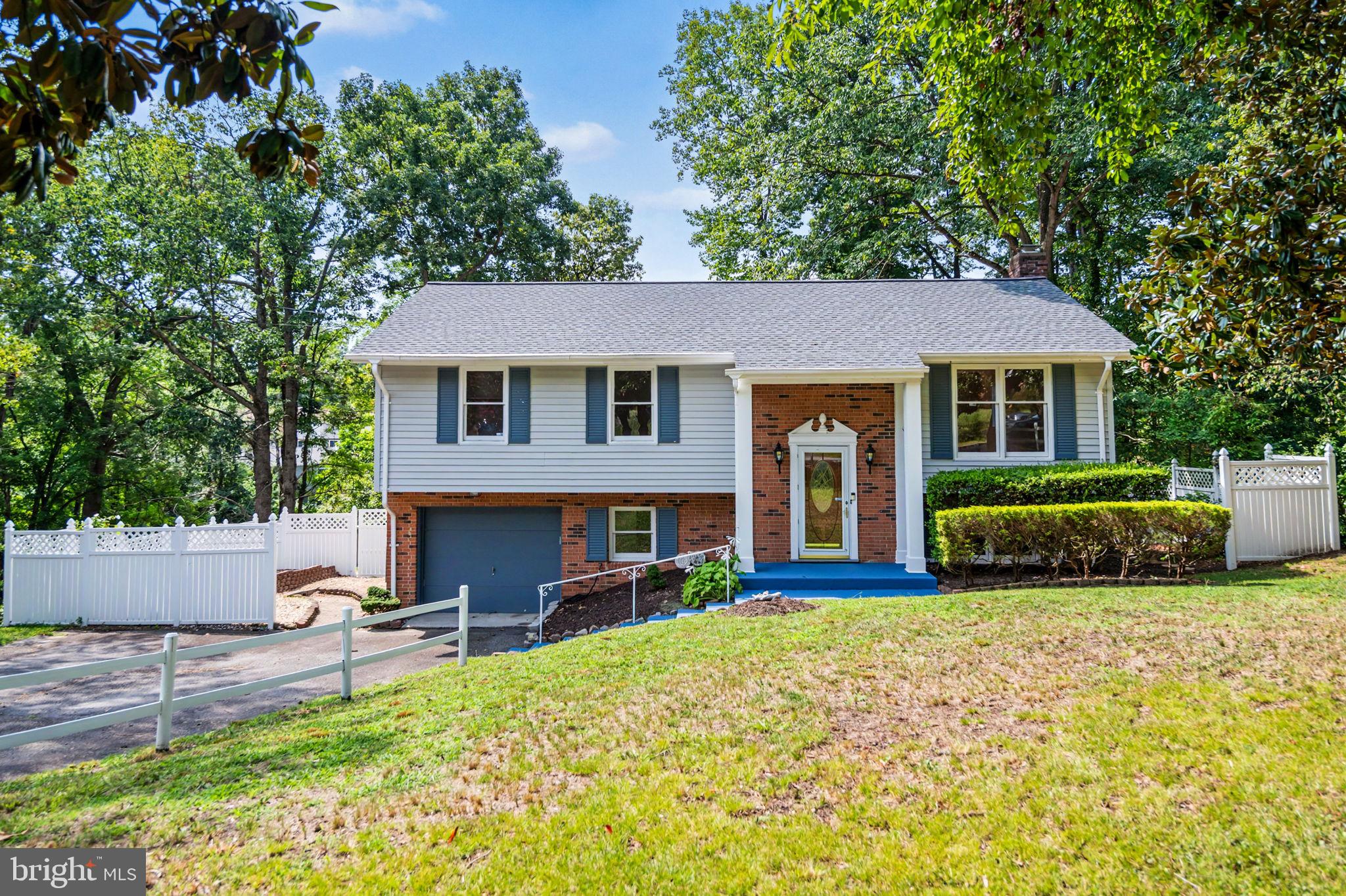 1525 LAKEWOOD DRIVE