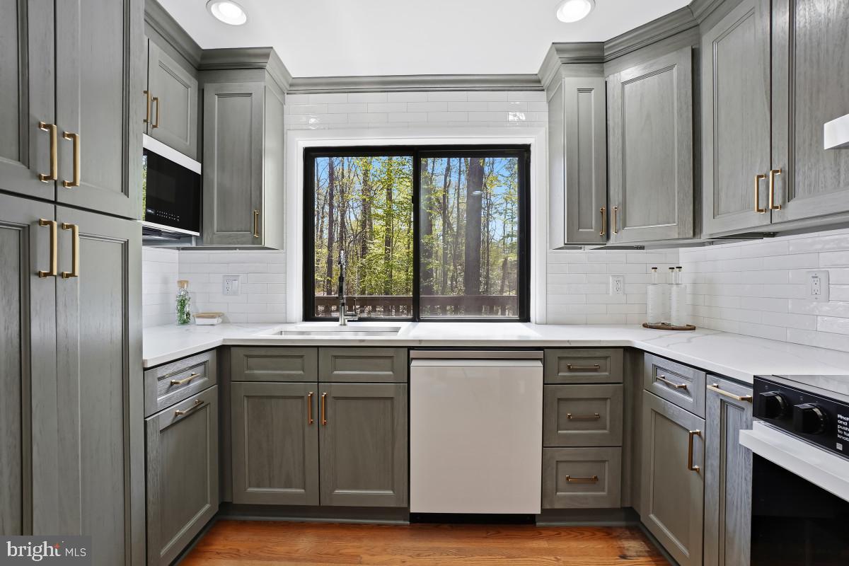 RESTON - Residential