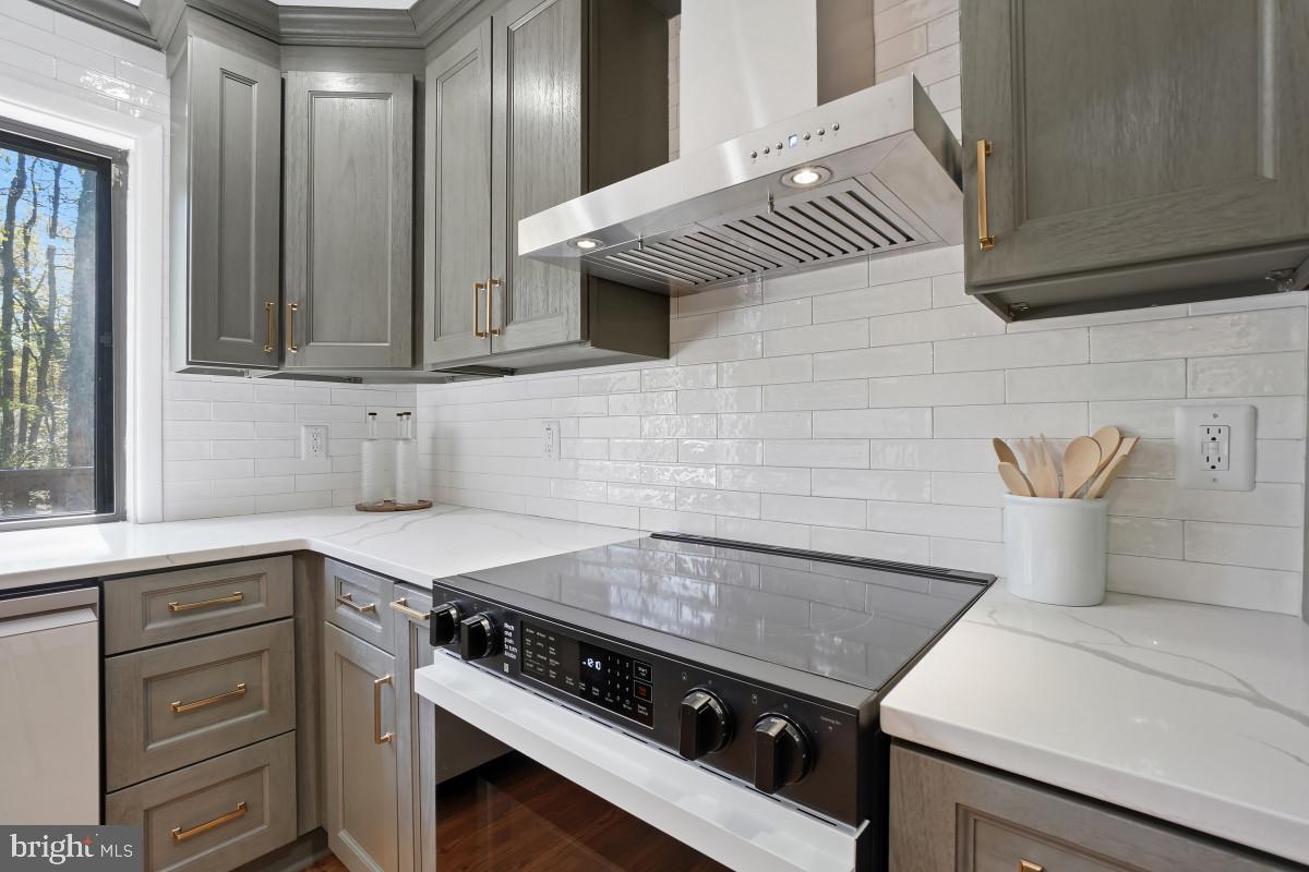 RESTON - Residential