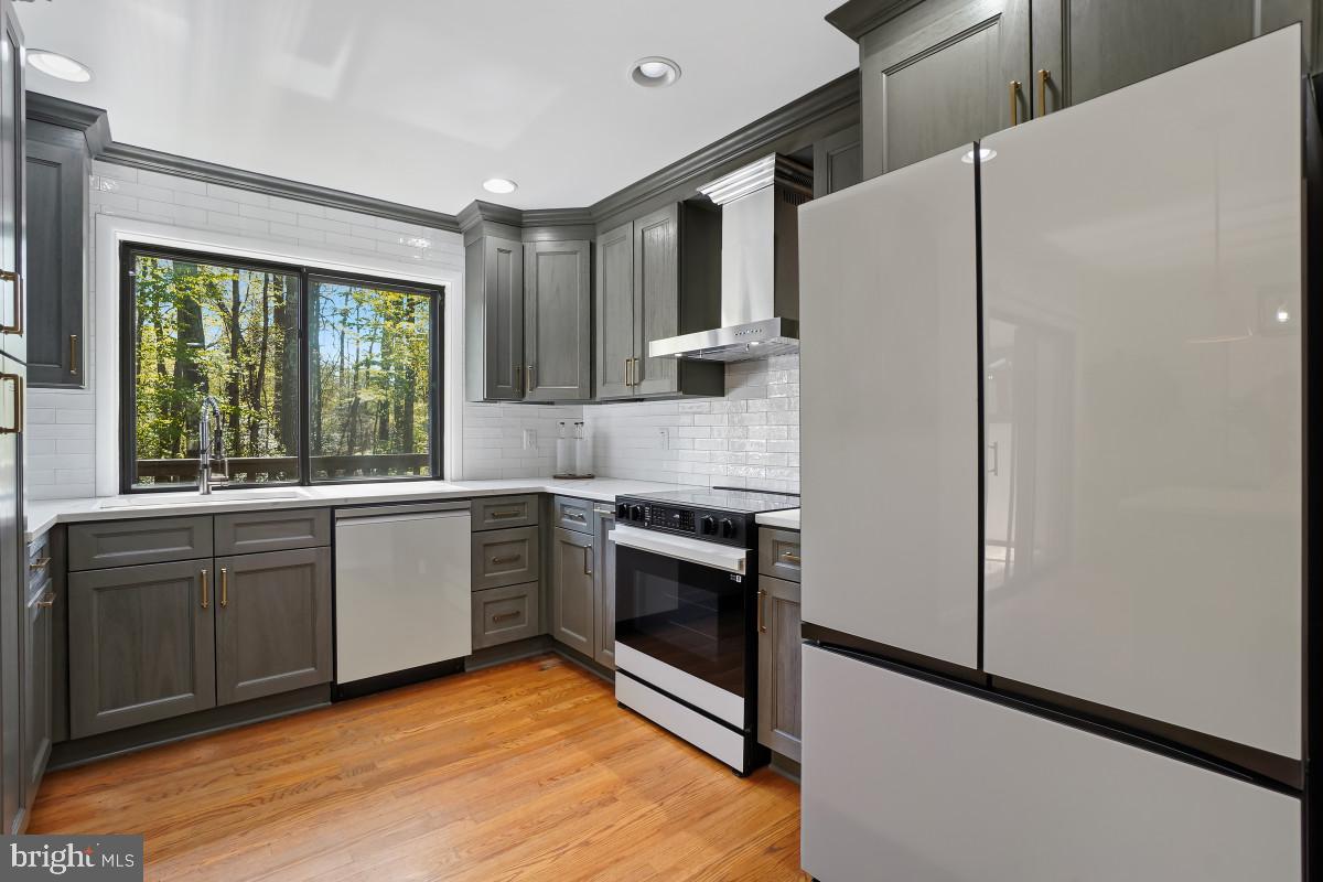 RESTON - Residential