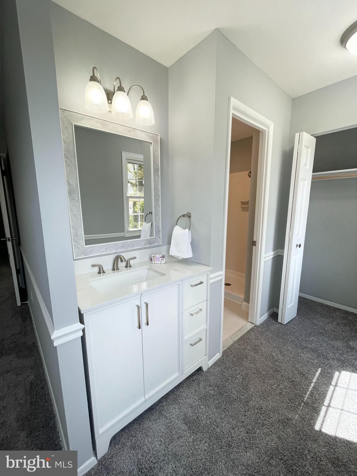 ROLLING BROOK - Residential Lease