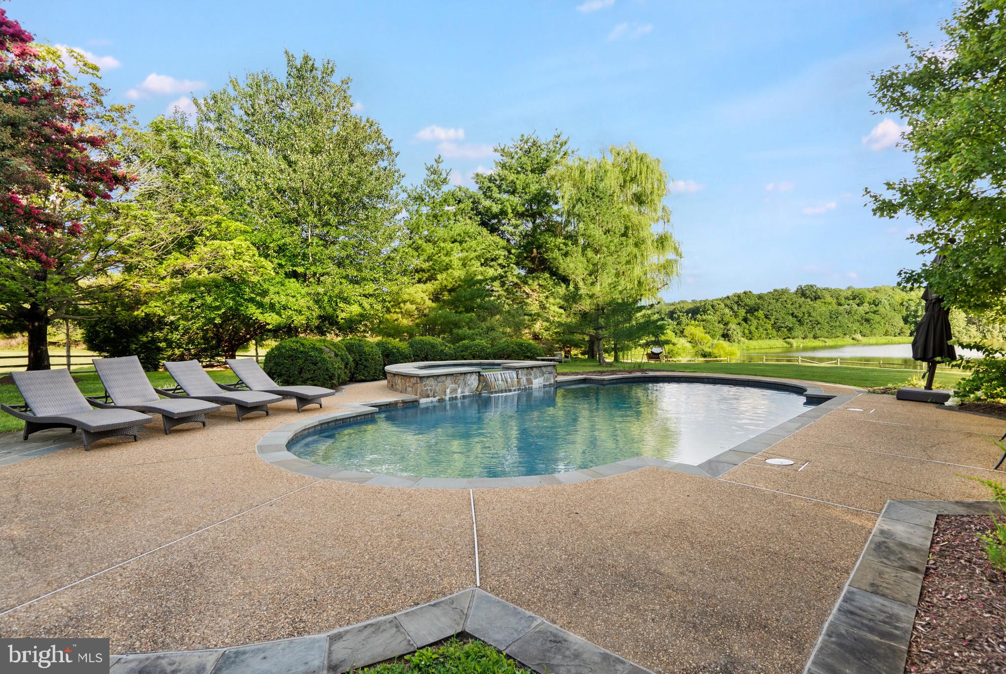 7203 LEETON COURT