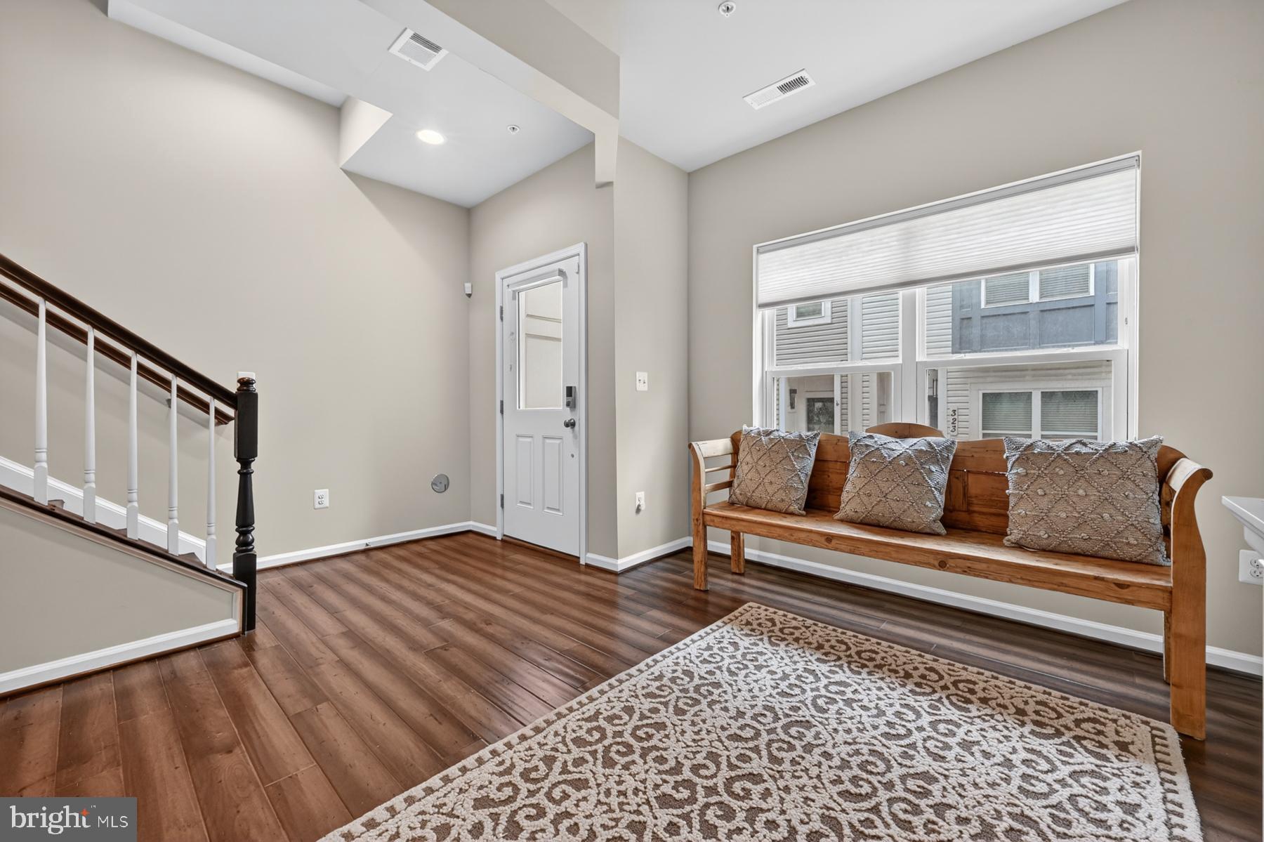 ADMIRALS SQUARE - Residential