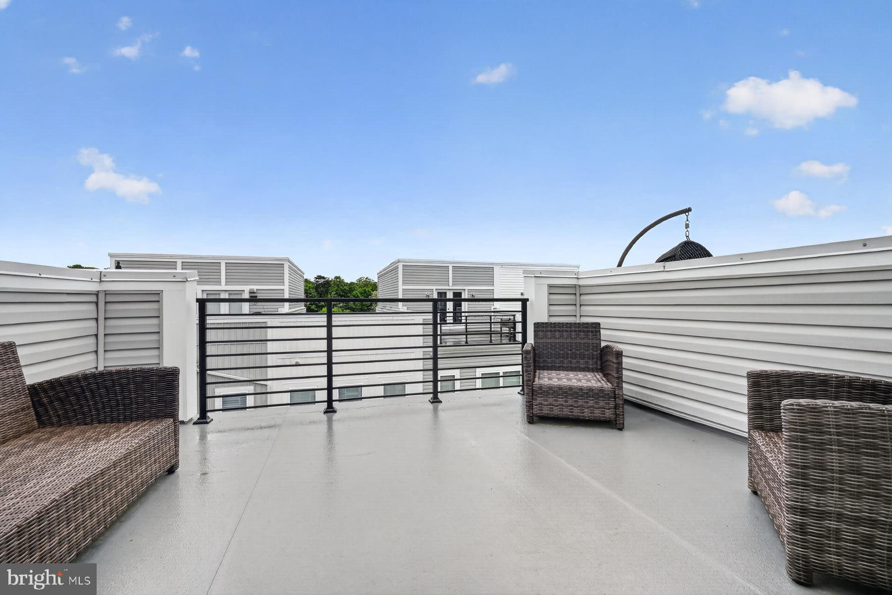 ADMIRALS SQUARE - Residential