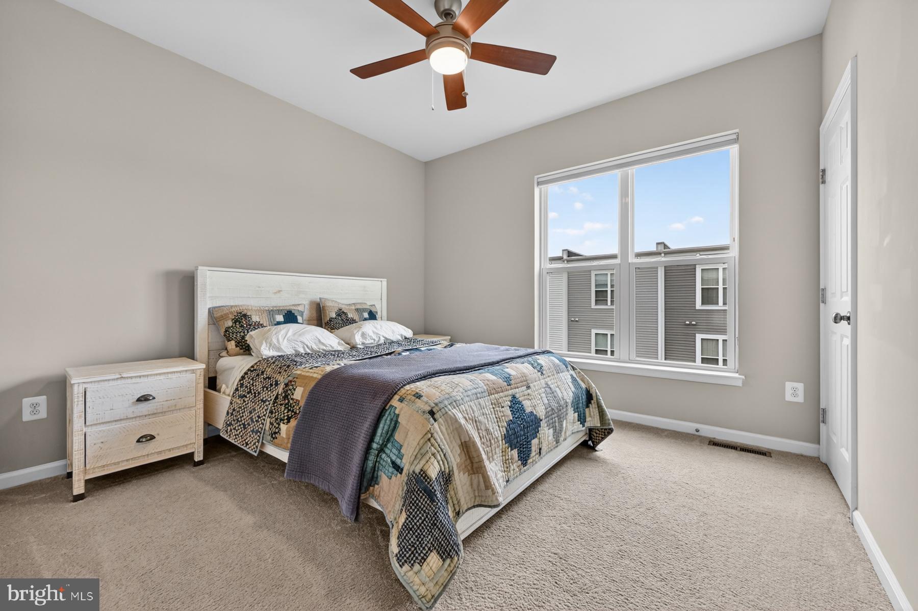 ADMIRALS SQUARE - Residential