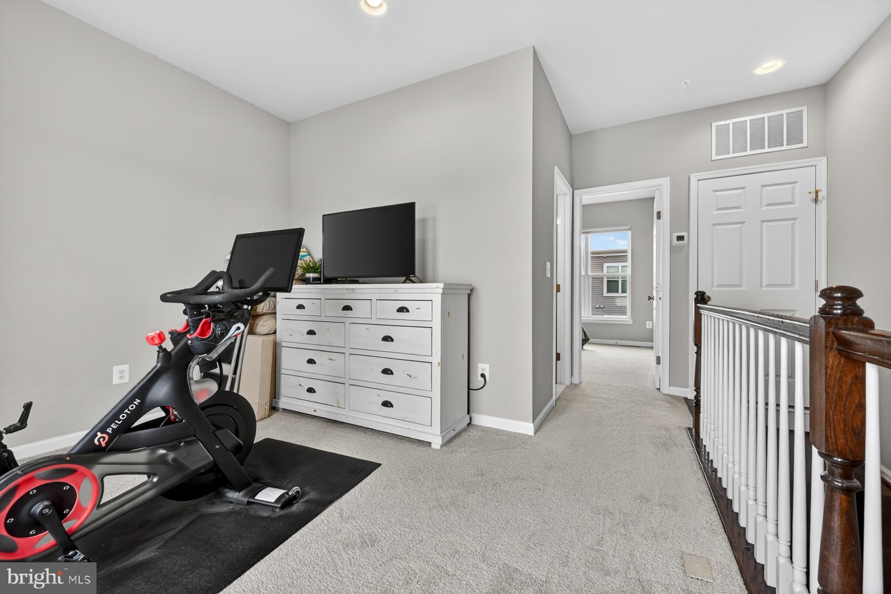 ADMIRALS SQUARE - Residential