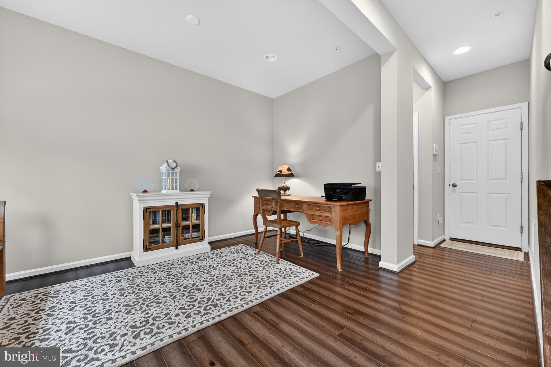 ADMIRALS SQUARE - Residential