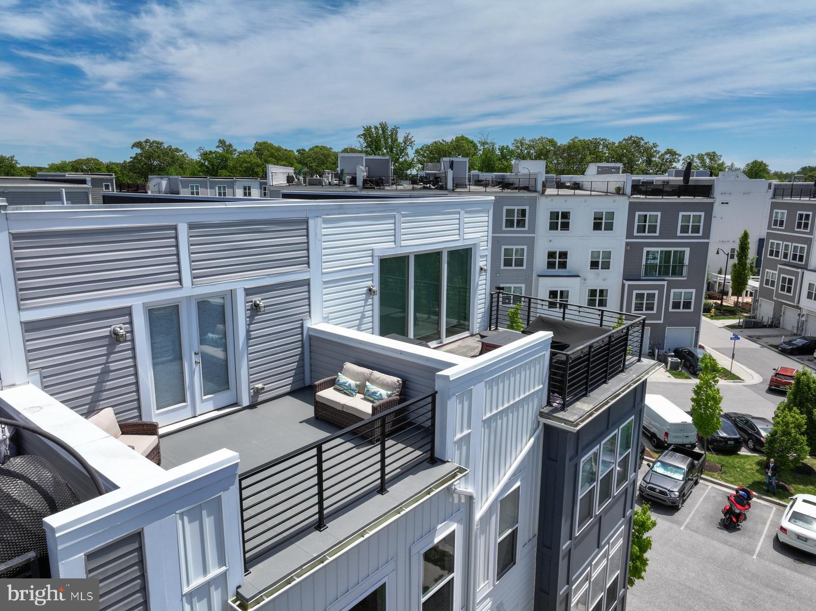 ADMIRALS SQUARE - Residential