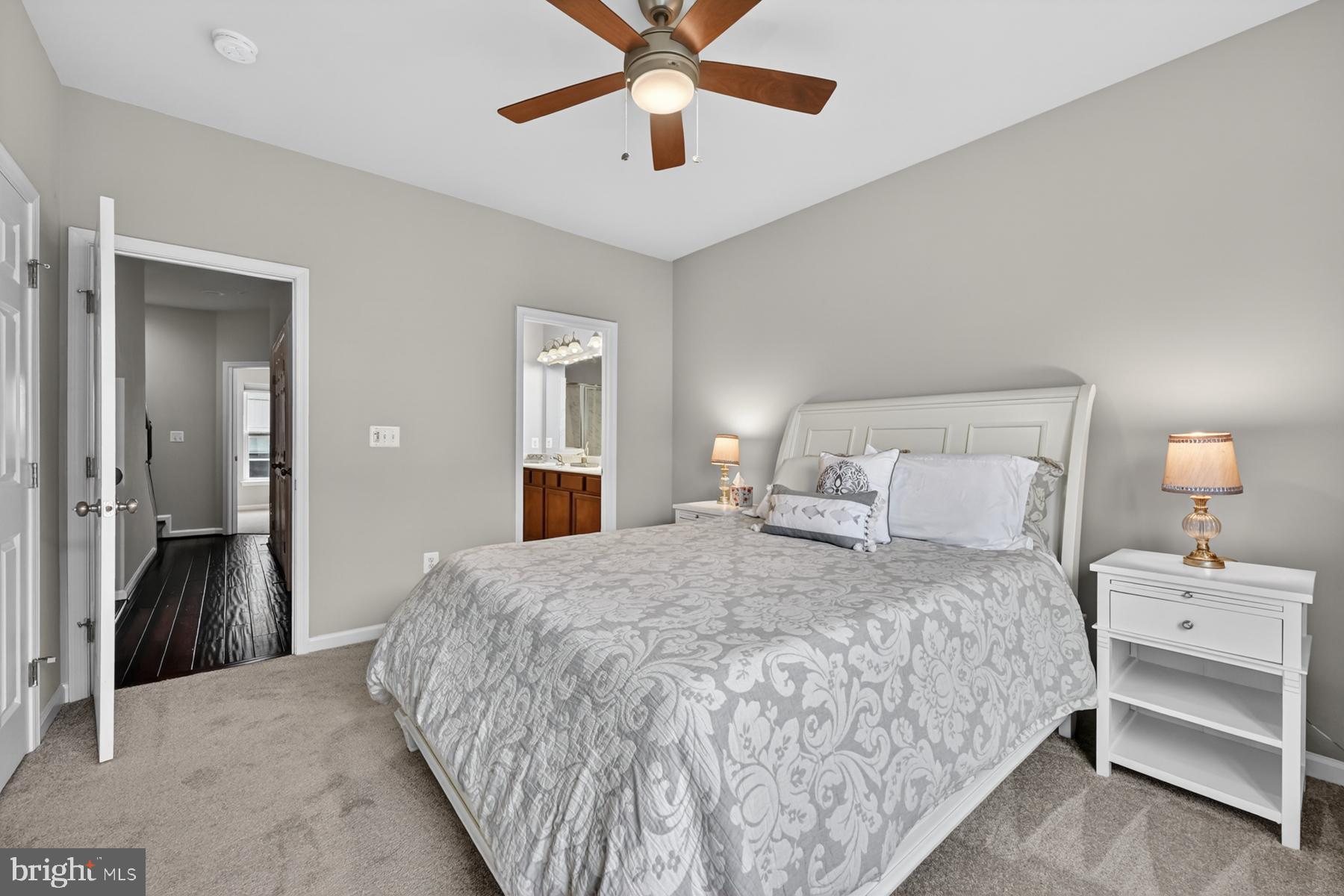 ADMIRALS SQUARE - Residential